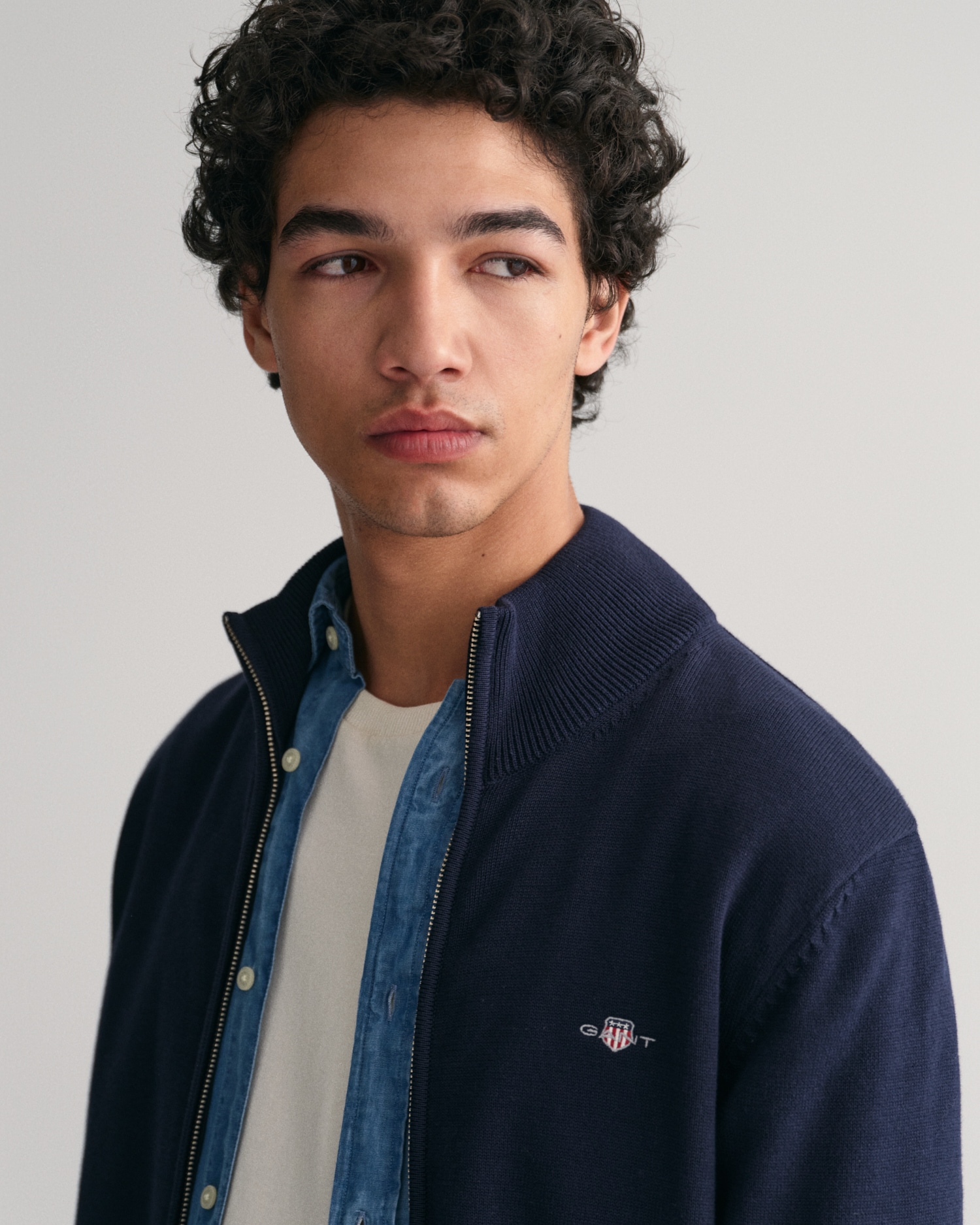 Gant Cardigan »CASUAL COTTON ZIP CARDIGAN« Mit Rippbündchen an Stehkragen, Ärmeln und Saum