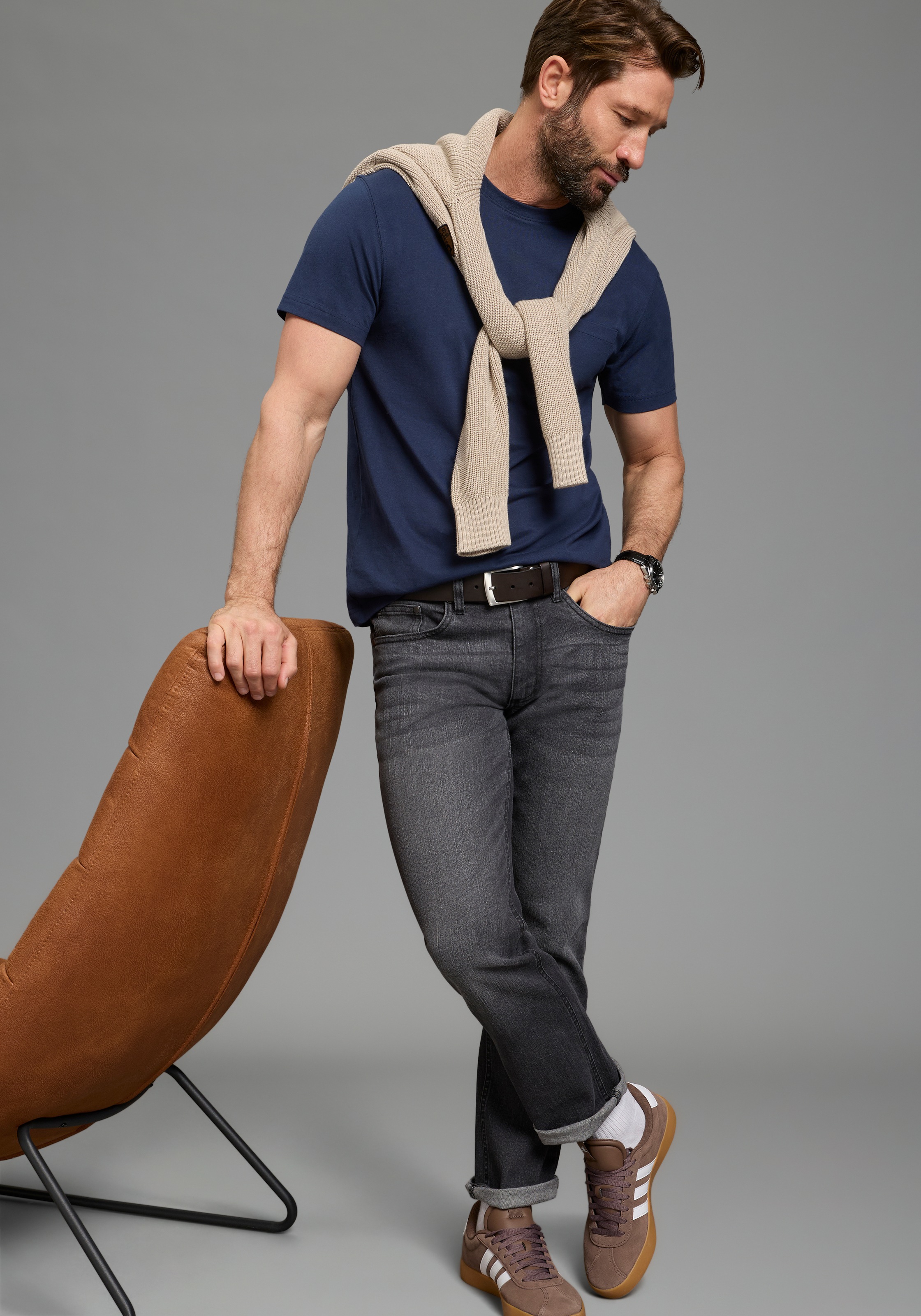 Man's World Rundhalsshirt »Neue Kollektion!« Regular Fit, kurzarm, mit Brusttasche, unifarben