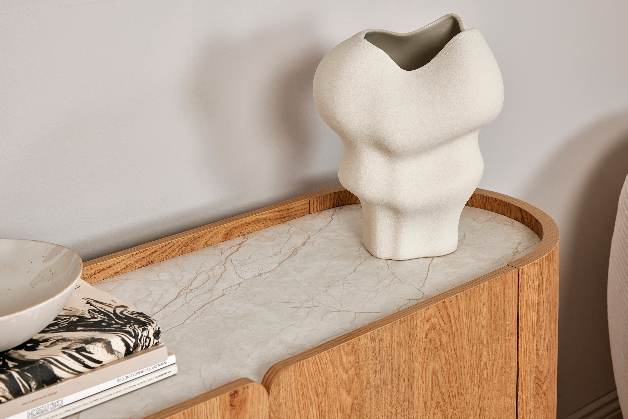 Jahnke Sideboard »CIRCO SB 160« 1 Stk. tlg. Sideboard, 3-türig, gerundetes Design, Marmor-Look, Breite 160 cm