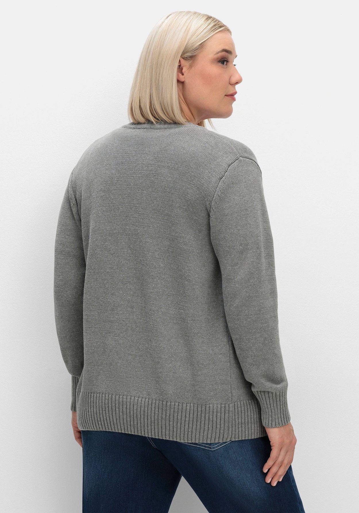 Sheego Strickjacke »Strickjacke mit V-Ausschnitt und Knöpfen, tailliert«, mit V-Ausschnitt und Knöpfen, tailliert