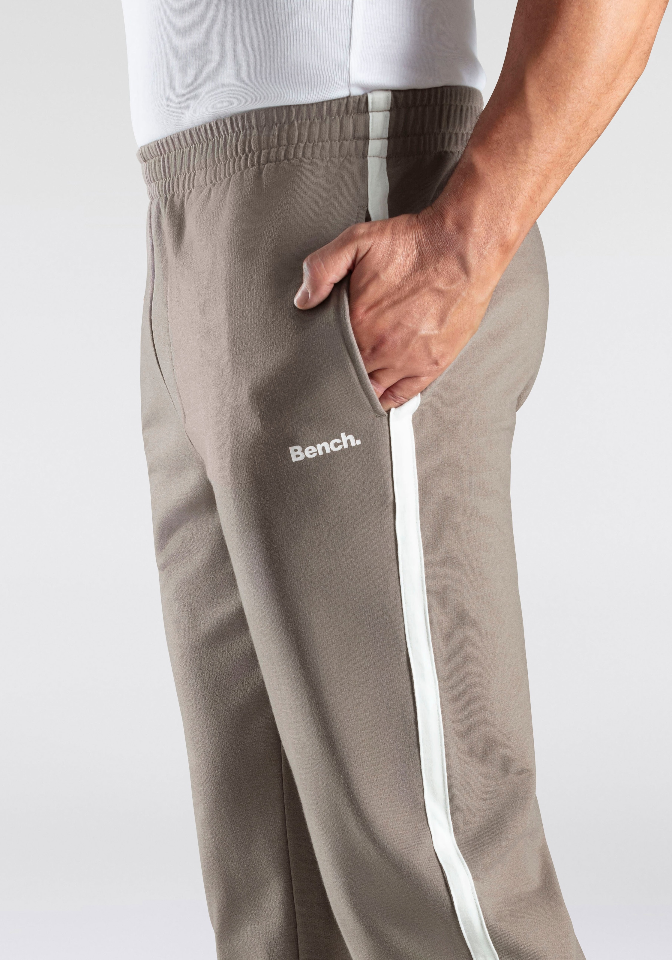 Bench. Loungewear Relaxhose »lange Relaxhose, Sweathose«, aus leichter Sweat-Qualität