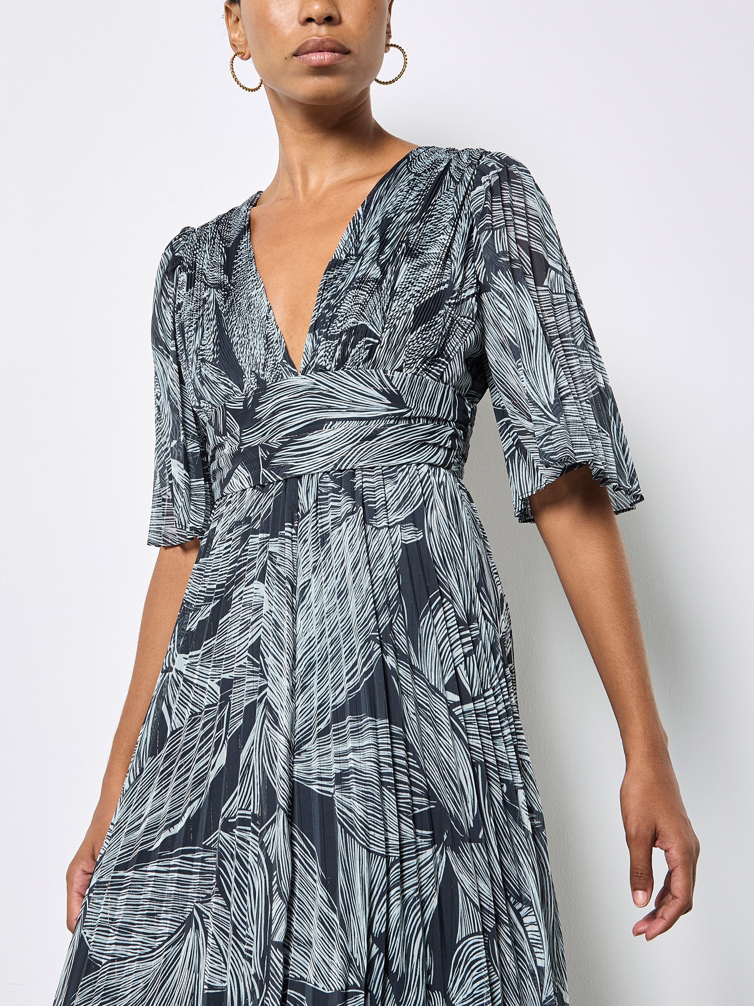 Apricot Maxikleid »Maxikleid« mit Blumenmuster und Metallfaden