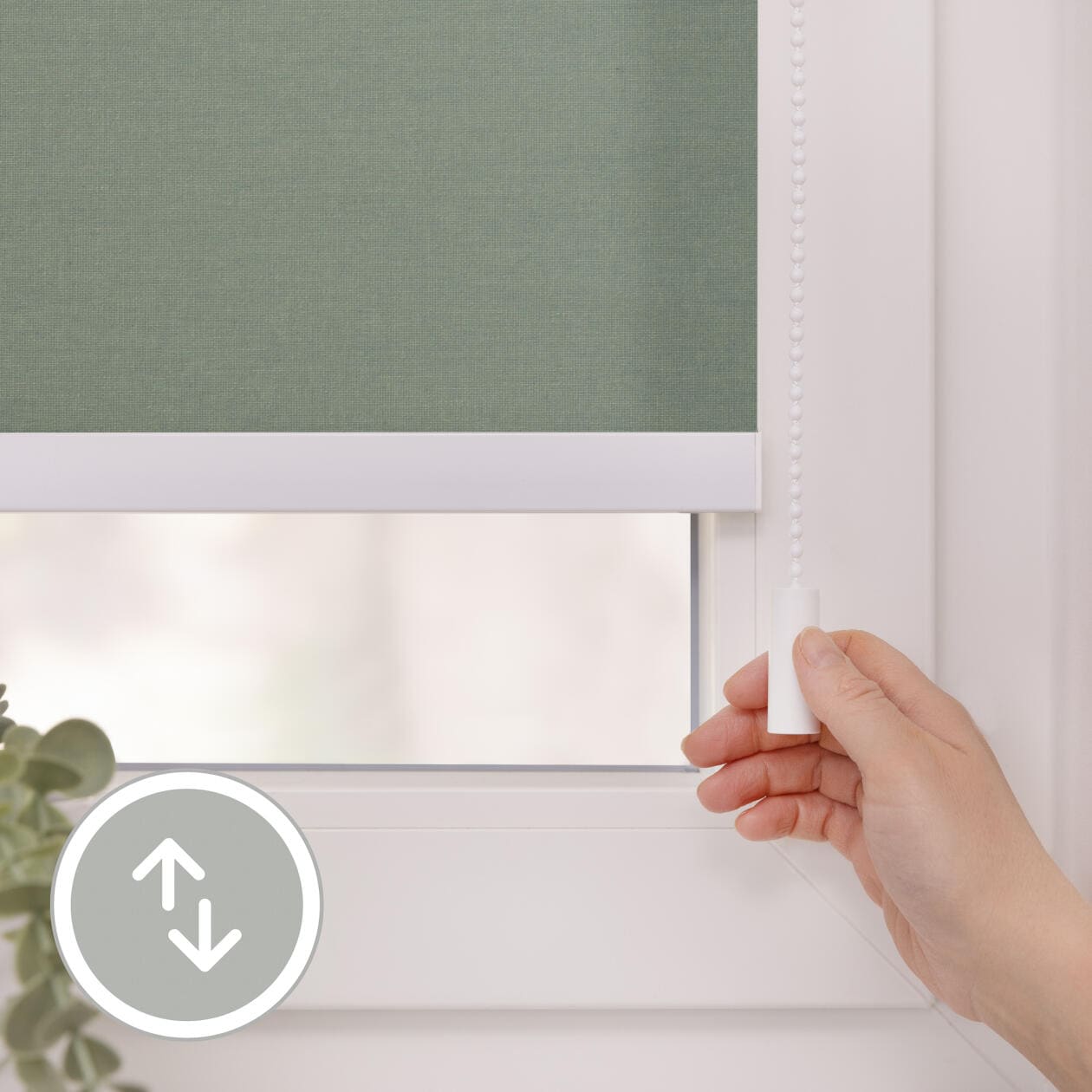 LICHTBLICK ORIGINAL Rollo »Klemmfix, ohne Bohren«, blickdicht, Blendschutz-Sichtschutz, mit Bohren/ohne Bohren, freihängend, Steuerbar mit Bluetooth-App, integrierter Elektromotor und Akku