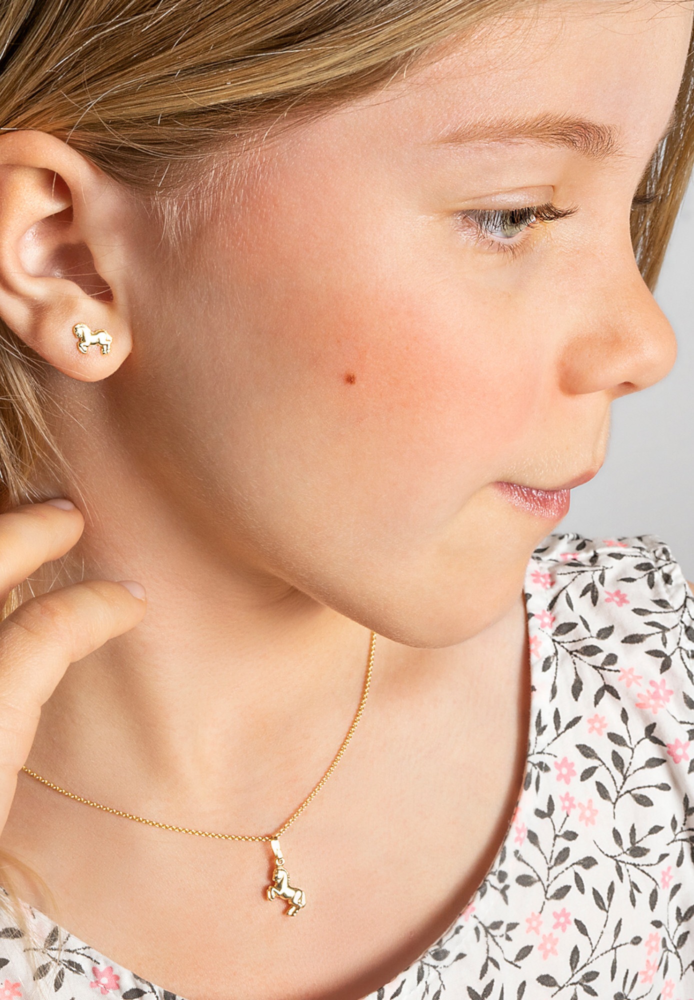 ONE ELEMENT Kettenanhänger »Pferd Anhänger aus 333 Gelbgold« ()