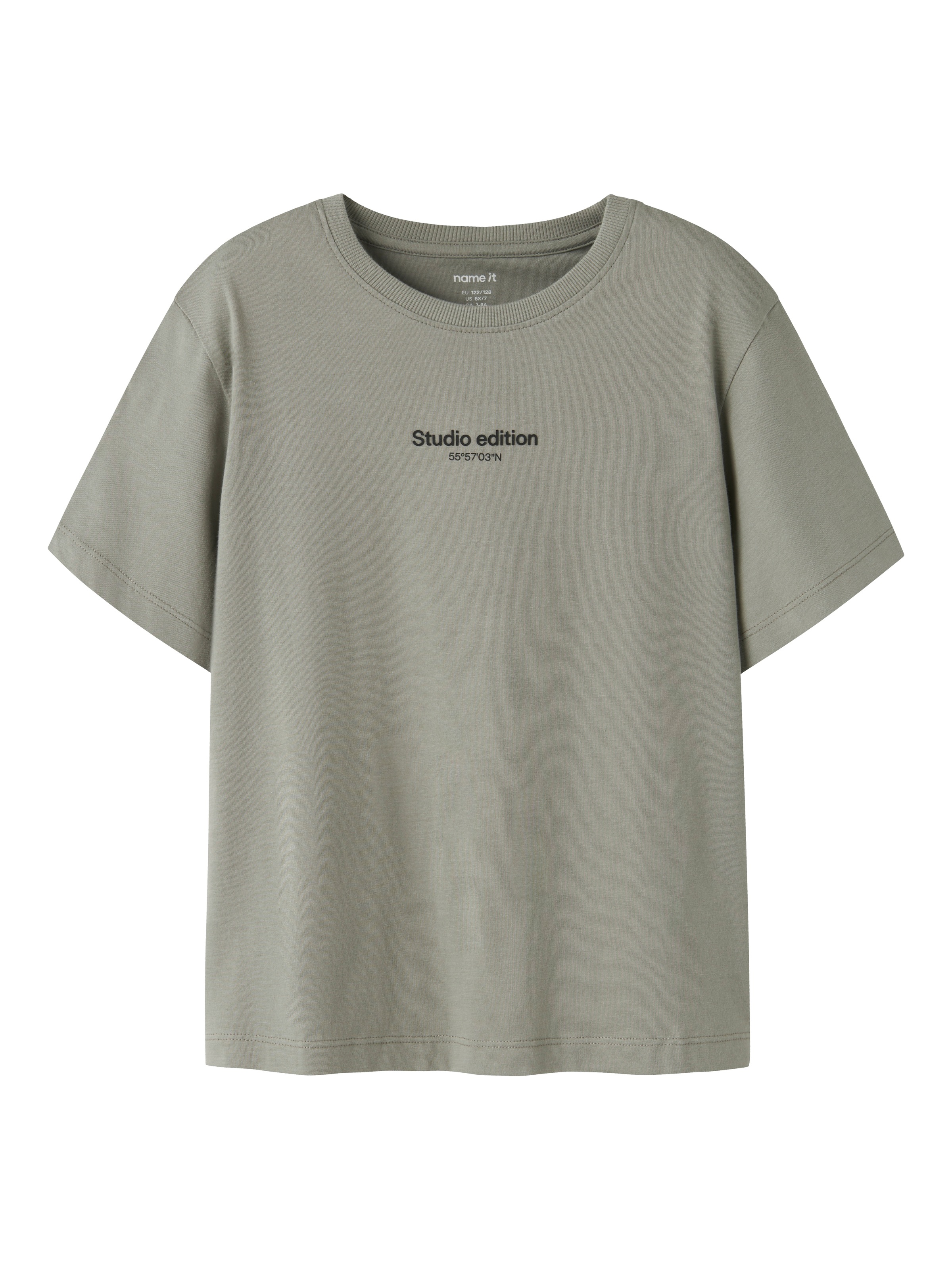 Name It T-Shirt »NKMBRODY SS NREG TOP NOOS« mit dezentem 3D-Frontmotiv