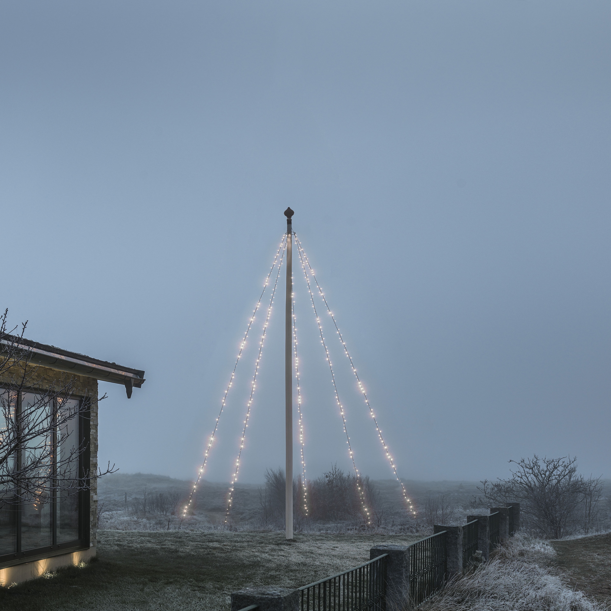 KONSTSMIDE LED-Baummantel »Weihnachtsdeko aussen, Christbaumschmuck«, 500 St.-flammig, LED Fahnenmastbeleuchtung mit Ring, 5 Stränge à 100 gefrostete Dioden