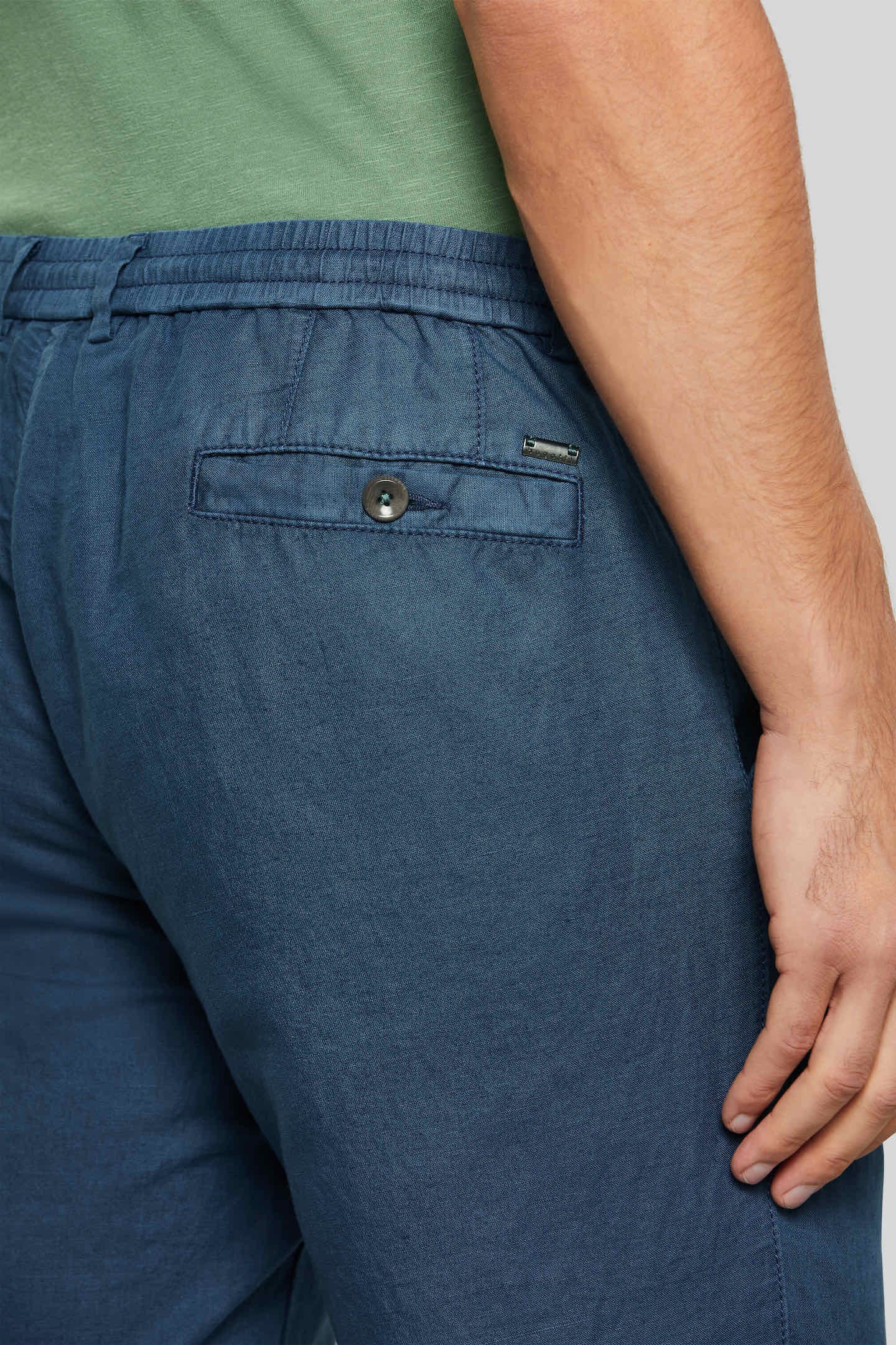 bugatti Bermudas, in sportlicher Optik