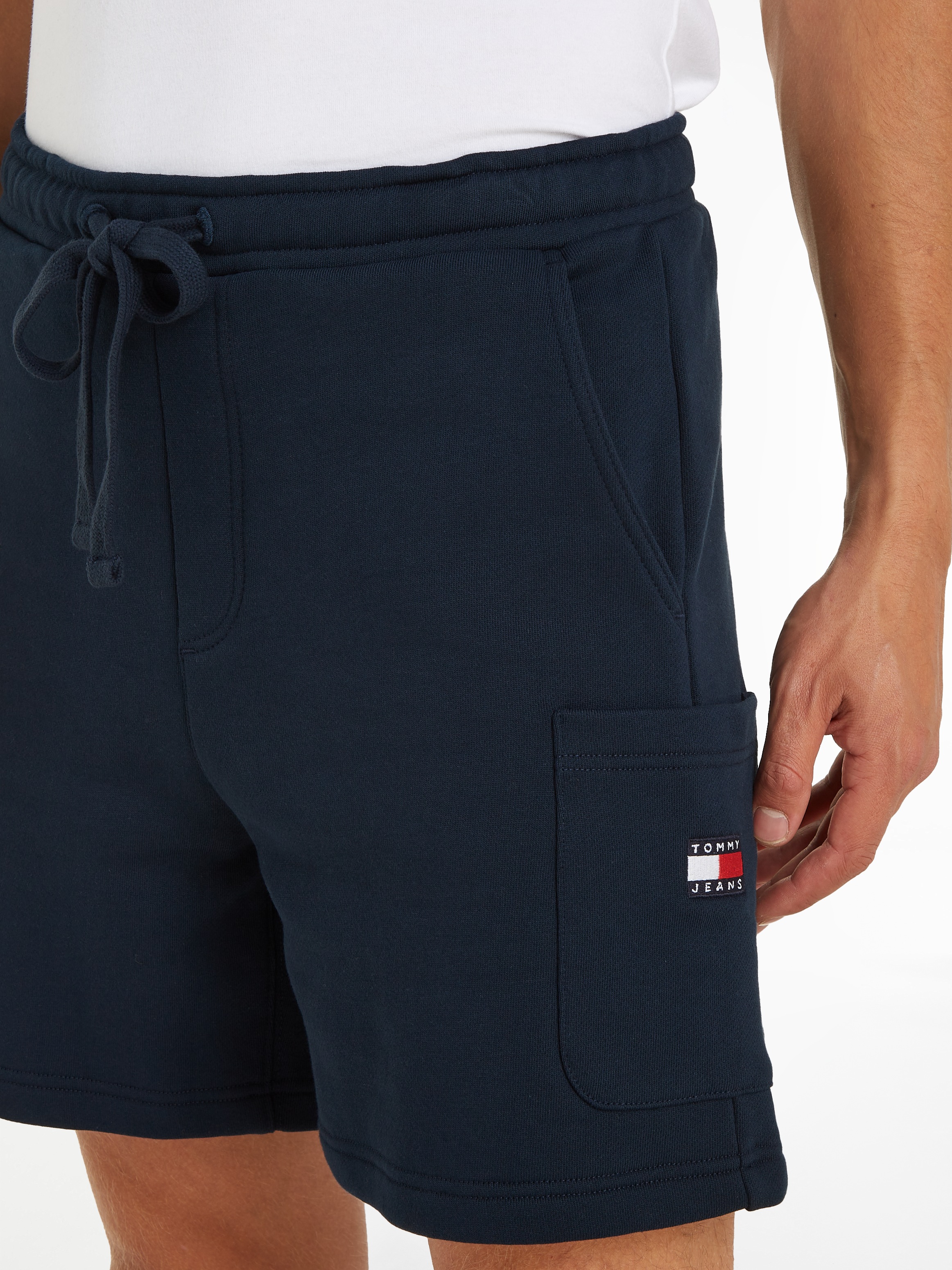 Tommy Jeans Cargoshorts »TJM BADGE CARGO SHORT«, mit Seitentasche