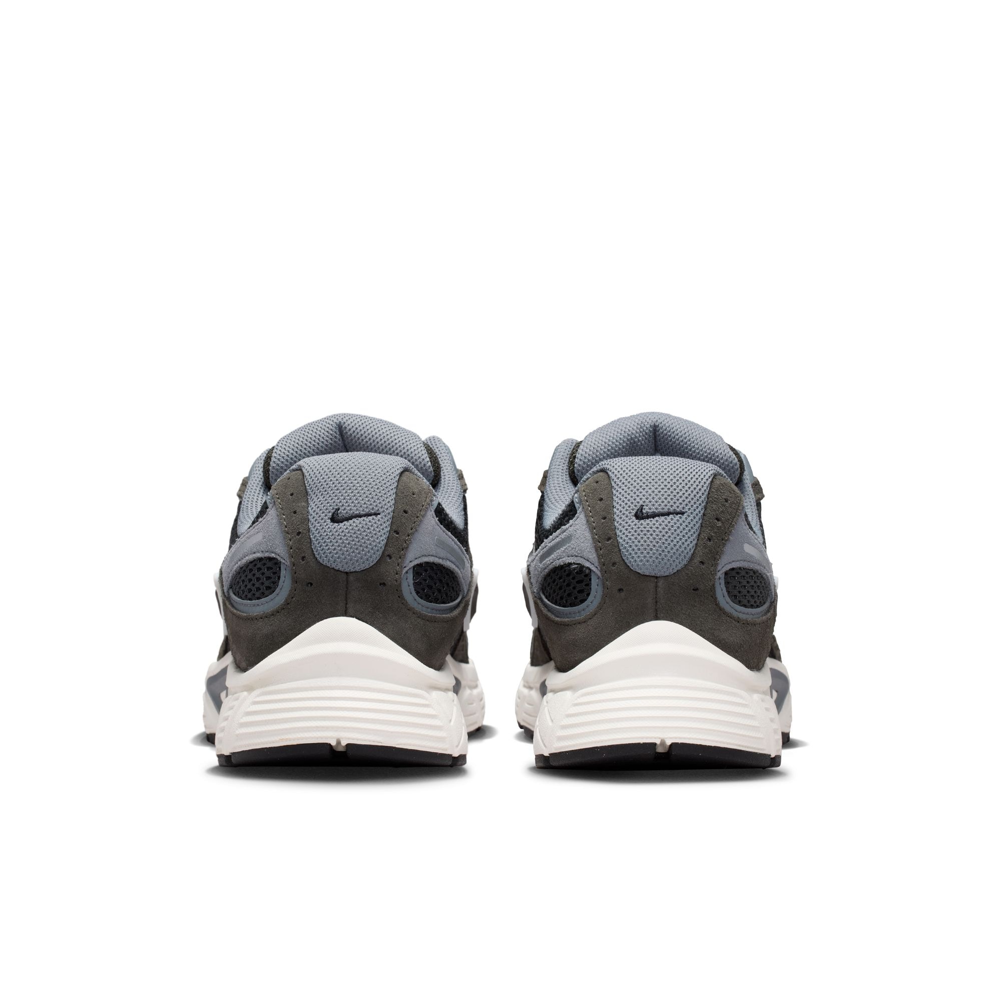 Nike Sportswear Sneaker »V5 RNR Suede«  inspiriert vom Design des Y2K Nike Vomero 5
