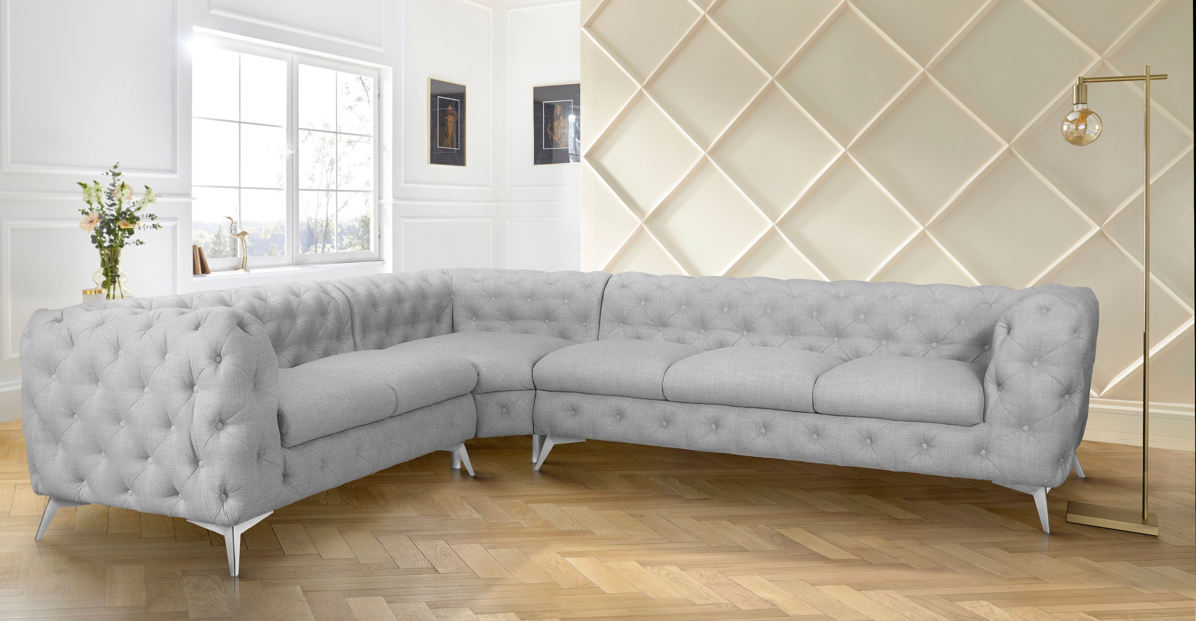 Leonique Chesterfield-Sofa »Ecksofa GLYNIS L-Form mit Wellenunterfederung, Maße B/T/H 323/264/75cm«, aufwändige Knopfheftung, moderne Chesterfield Optik, Fußfarbe wählbar