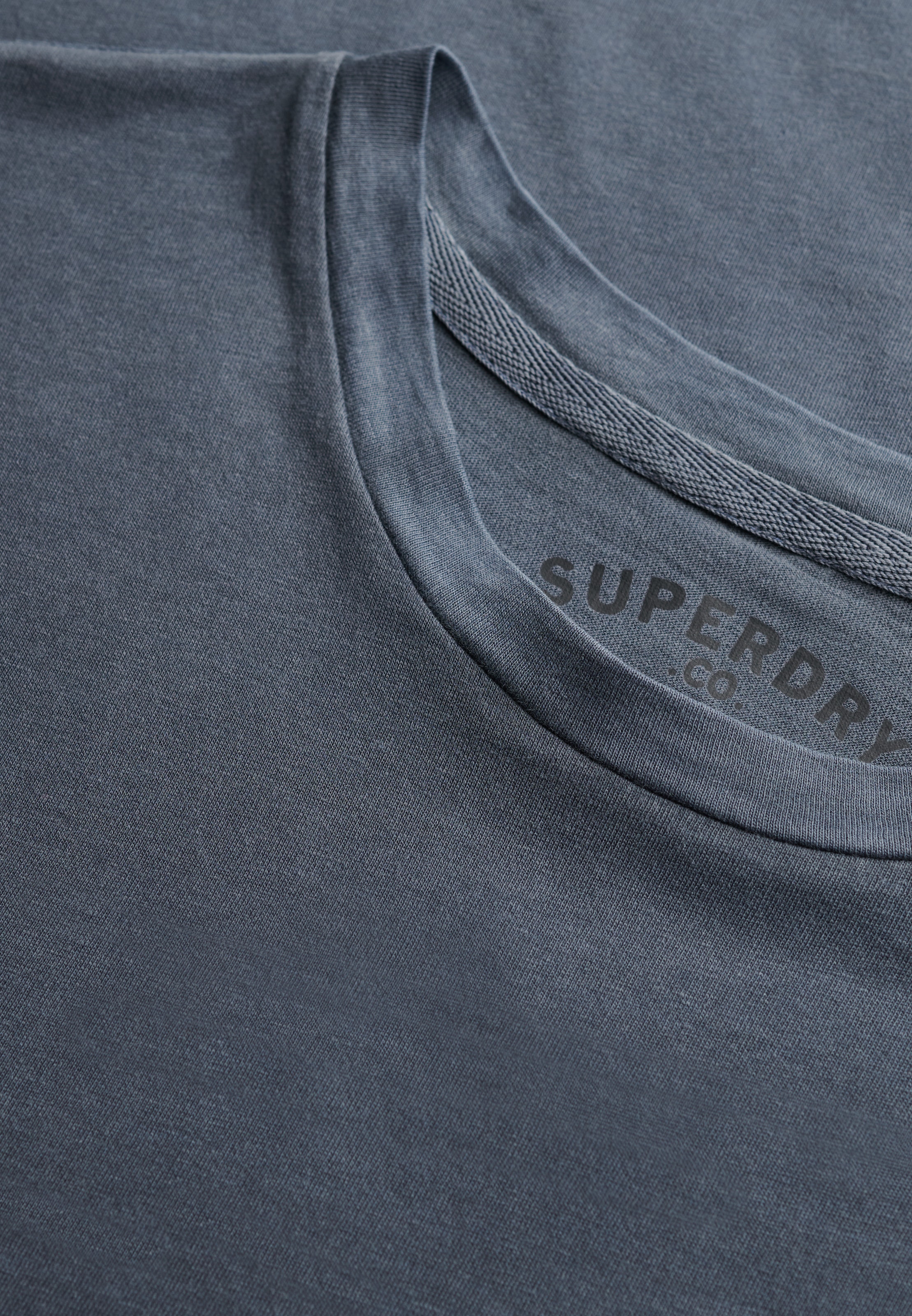 Superdry Rundhalsshirt »CLASSIC ESSENTIAL POCKET TEE«, mit stylischer, aufgesetzter Brusttasche