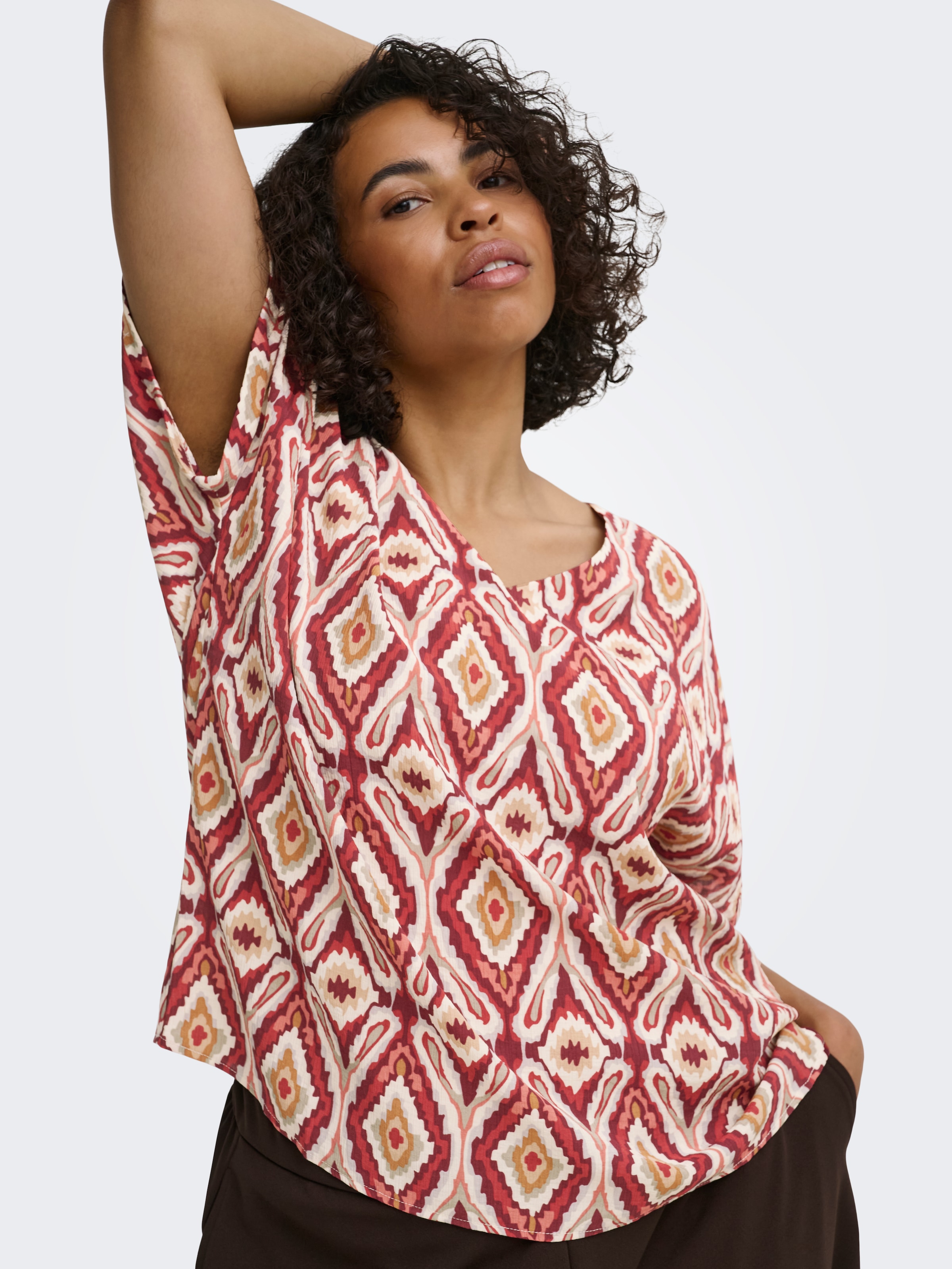 ONLY CARMAKOMA V-Shirt »CARBELLY MIKASI SS V-NECK TOP AOP«