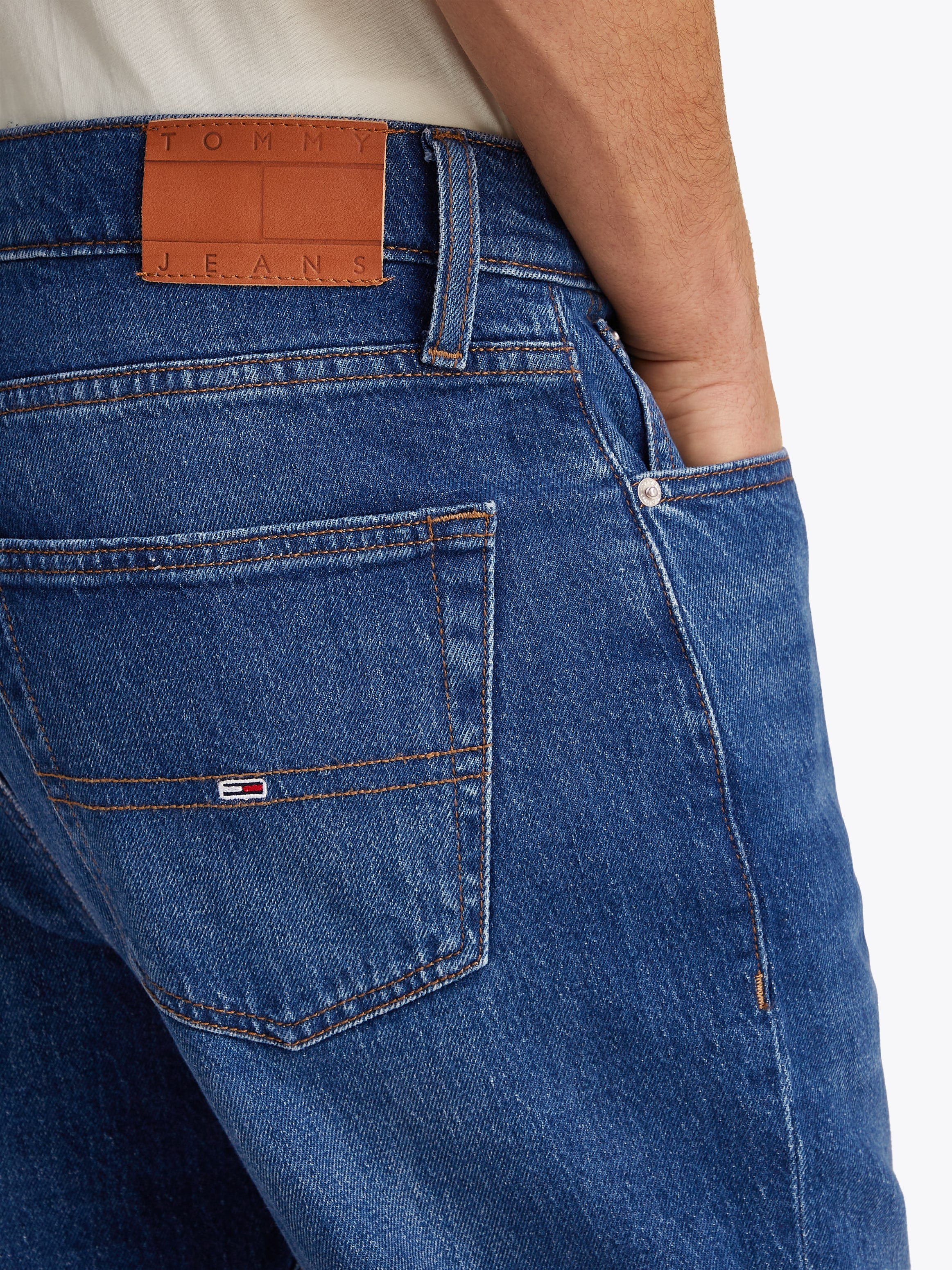 Tommy Jeans Slim-fit-Jeans »RYAN SLIM STRAIGHT«, mit Logoprägung