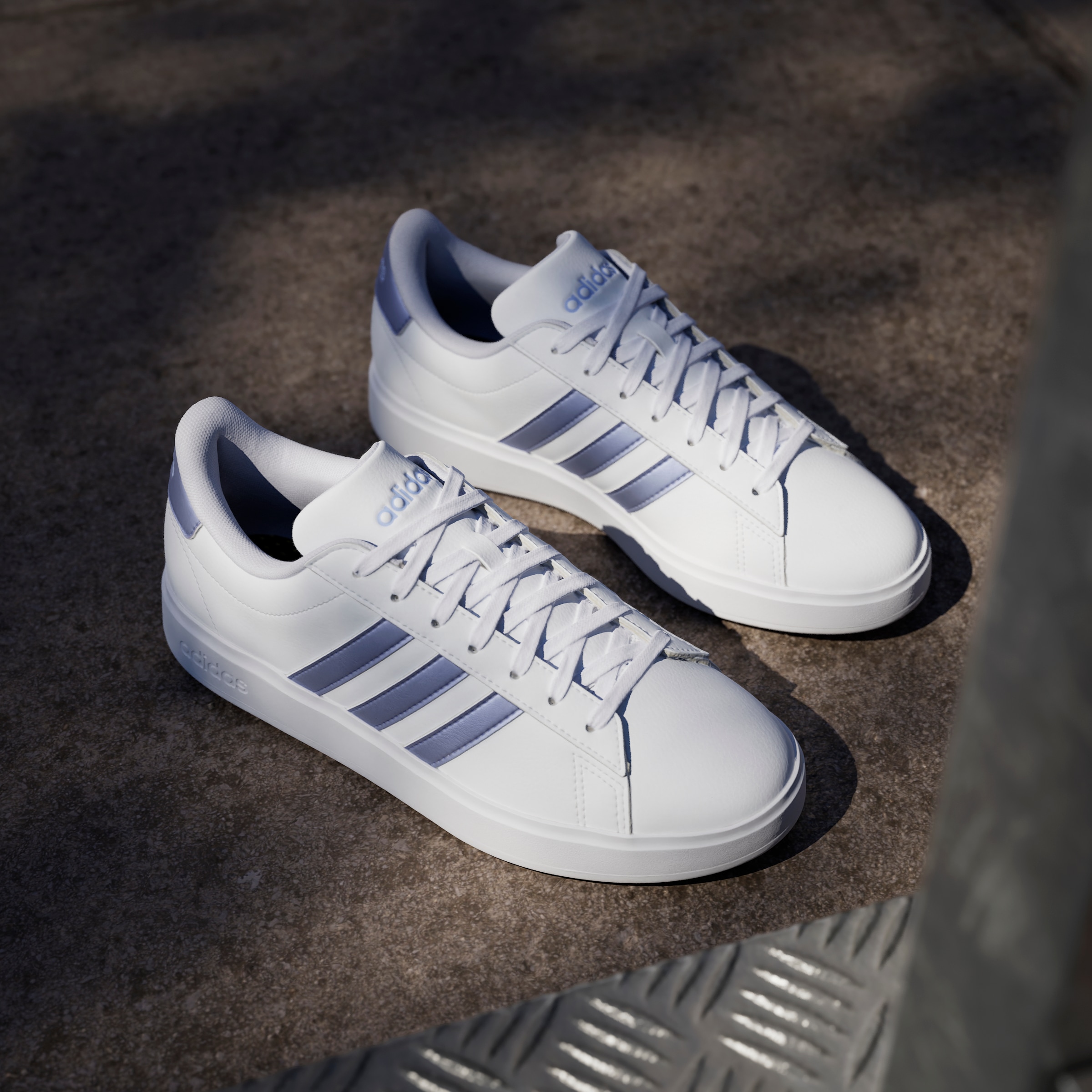 adidas Sportswear Sneaker »GRAND COURT CLOUDFOAM LIFESTYLE COURT COMFORT«, Design auf den Spuren des adidas Superstar