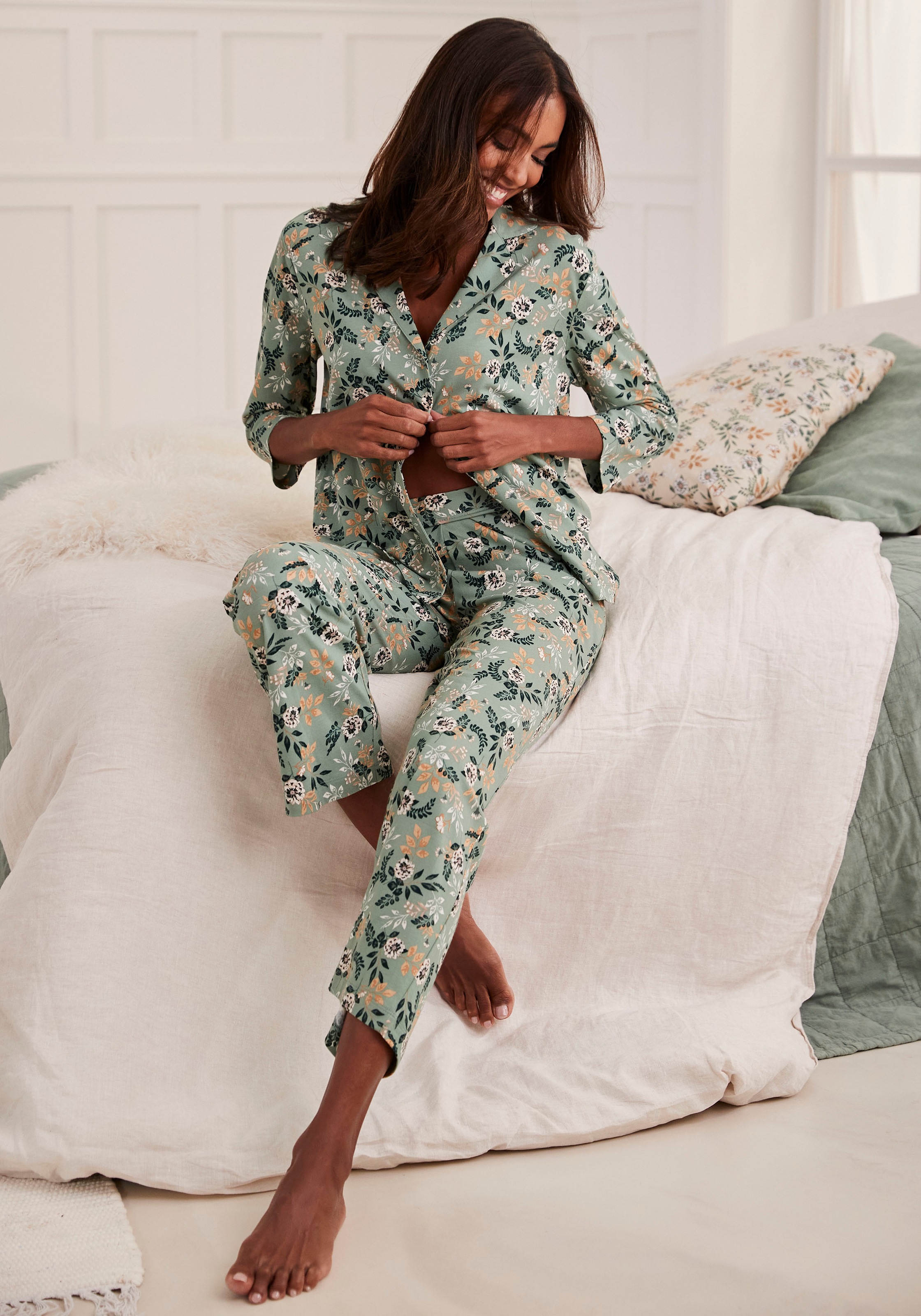 Vivance Dreams Pyjama, (2 tlg.), mit romantischem Blumendruck