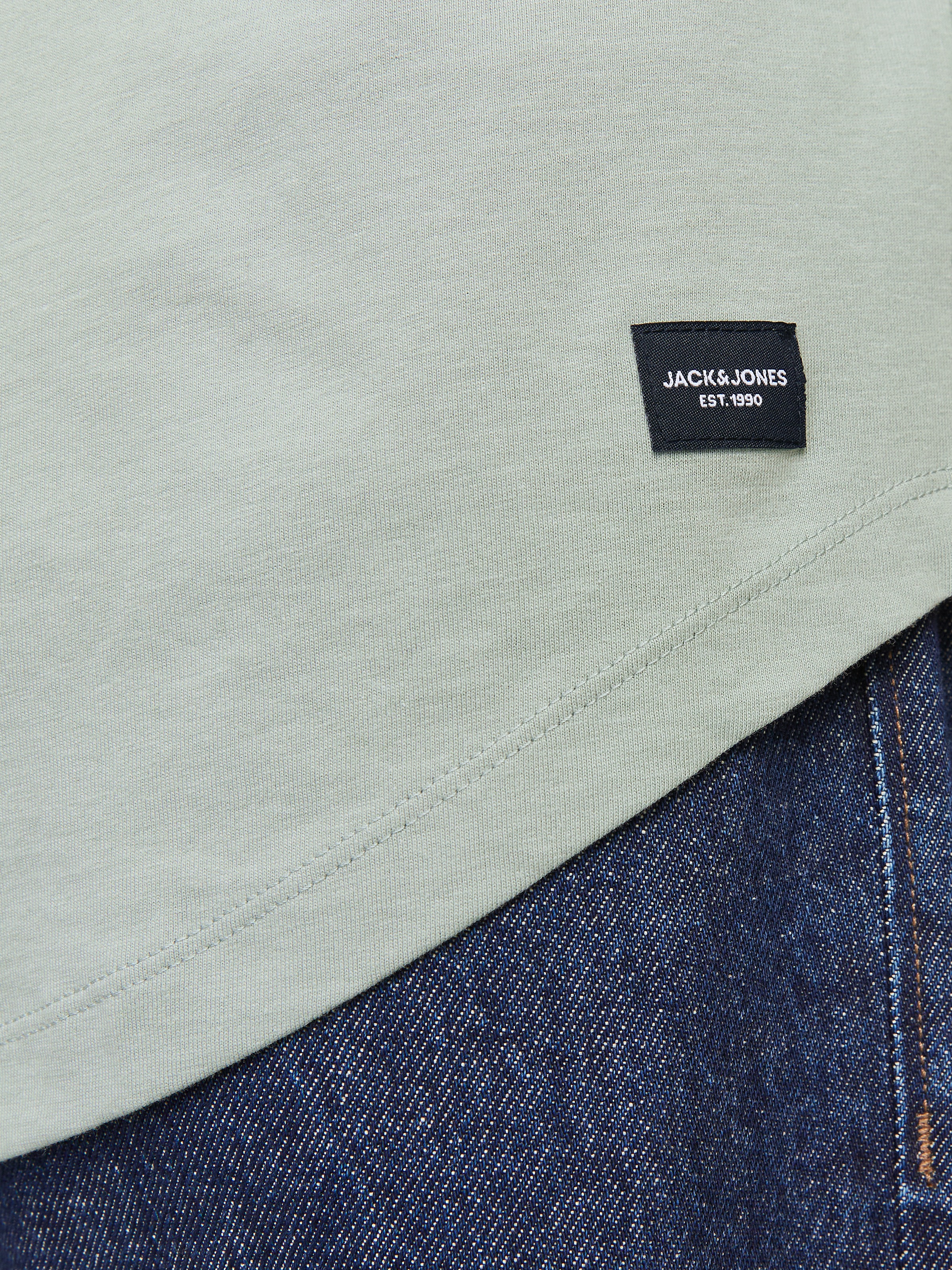 Jack & Jones Rundhalsshirt »JJENOA TEE SS CREW NECK NOOS«, mit abgerundetem Saum