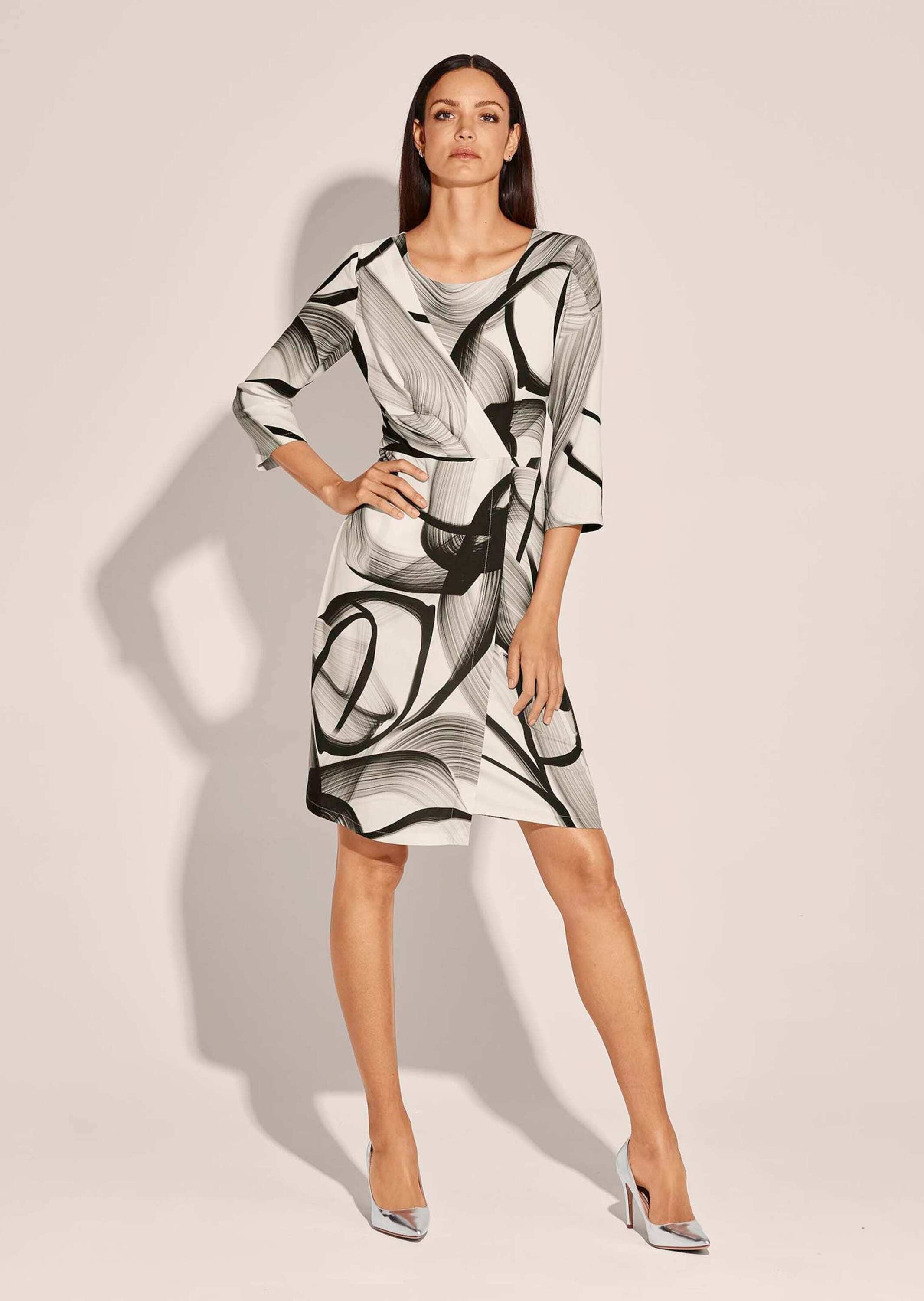 MADELEINE Sommerkleid »Kleid Kleid in raffinierter Wickel-Optik mit Grafikprint«