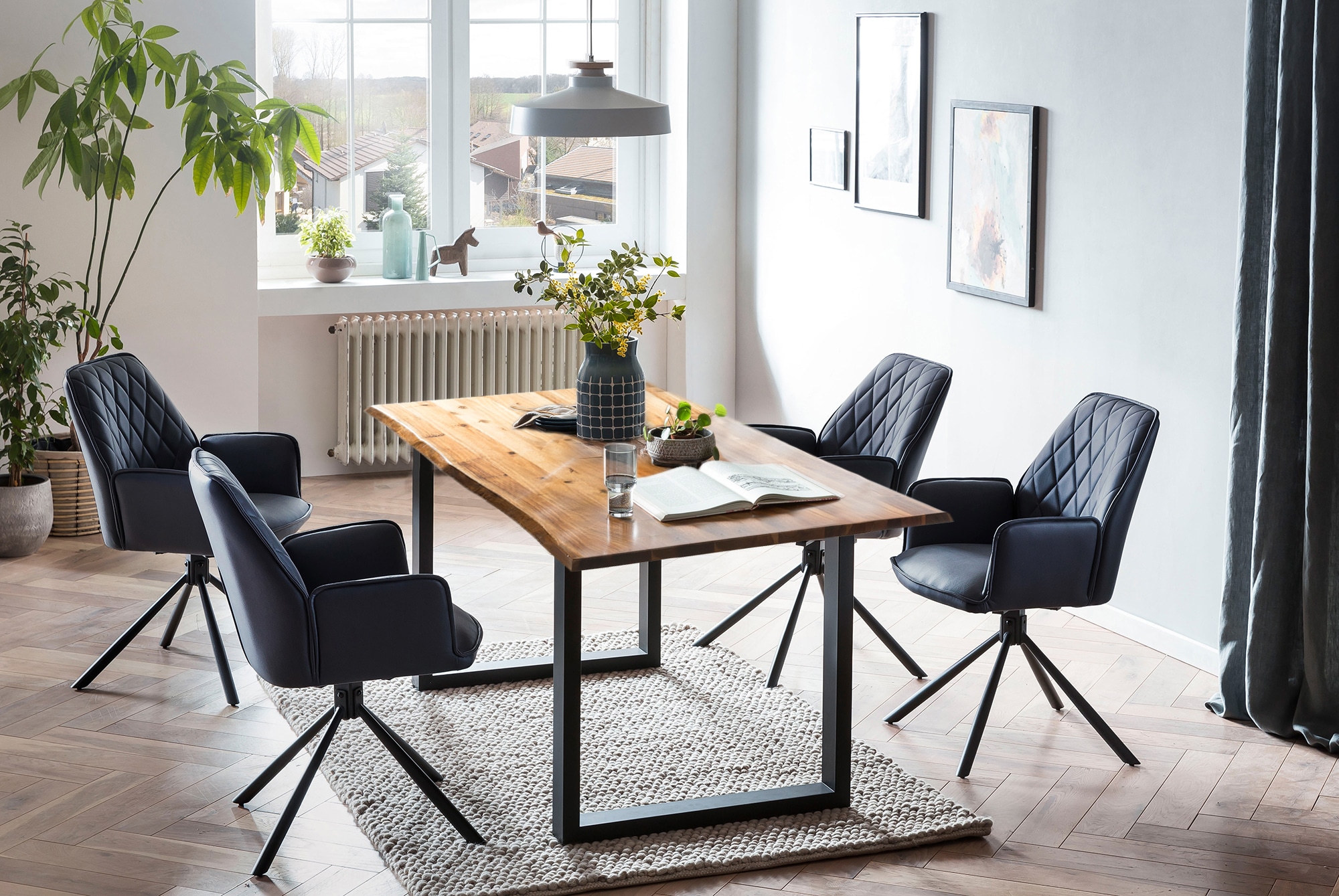 SalesFever Essgruppe »Esszimmergruppe: Stilvolles Ensemble« Set, 5 Stk. tlg. 5-teiliges Set: Drehbare Sitzflächen-Stühle