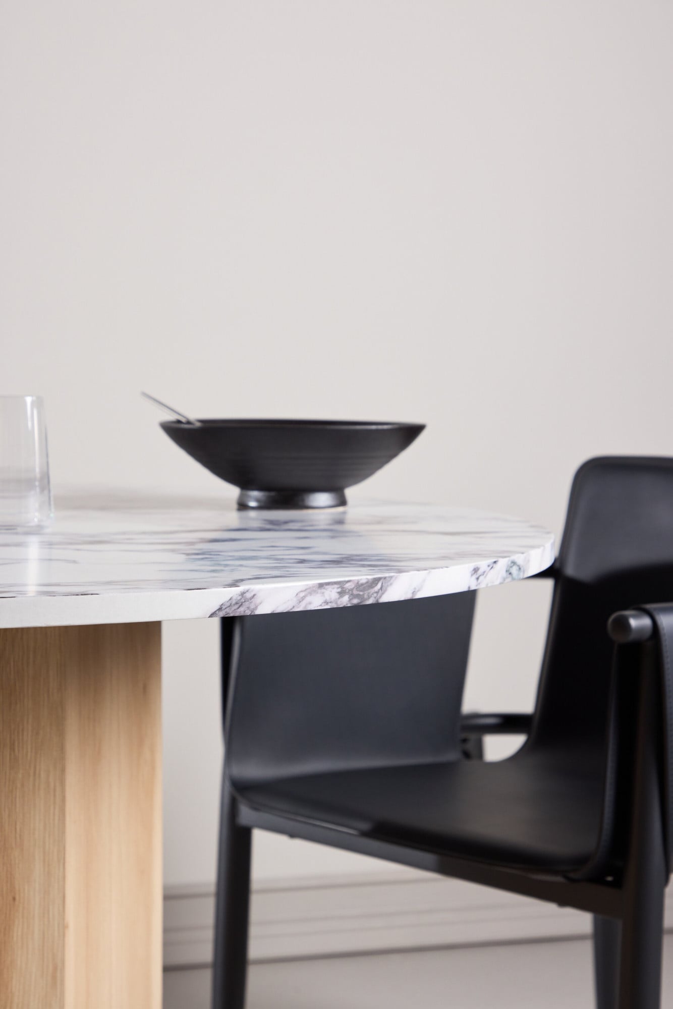 Venture Home Esstisch Esszimmertisch, MDF, Papierlaminat, zentraler Mittelfuß, geräumig