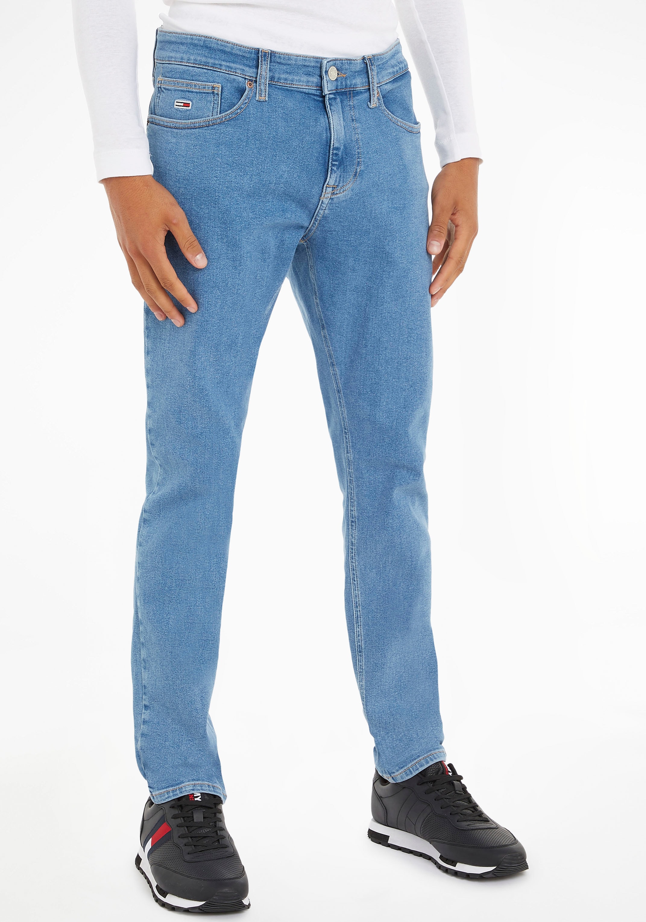 Tommy Jeans Slim-fit-Jeans »AUSTIN SLIM TPRD«, mit Lederbadge bei OTTO
