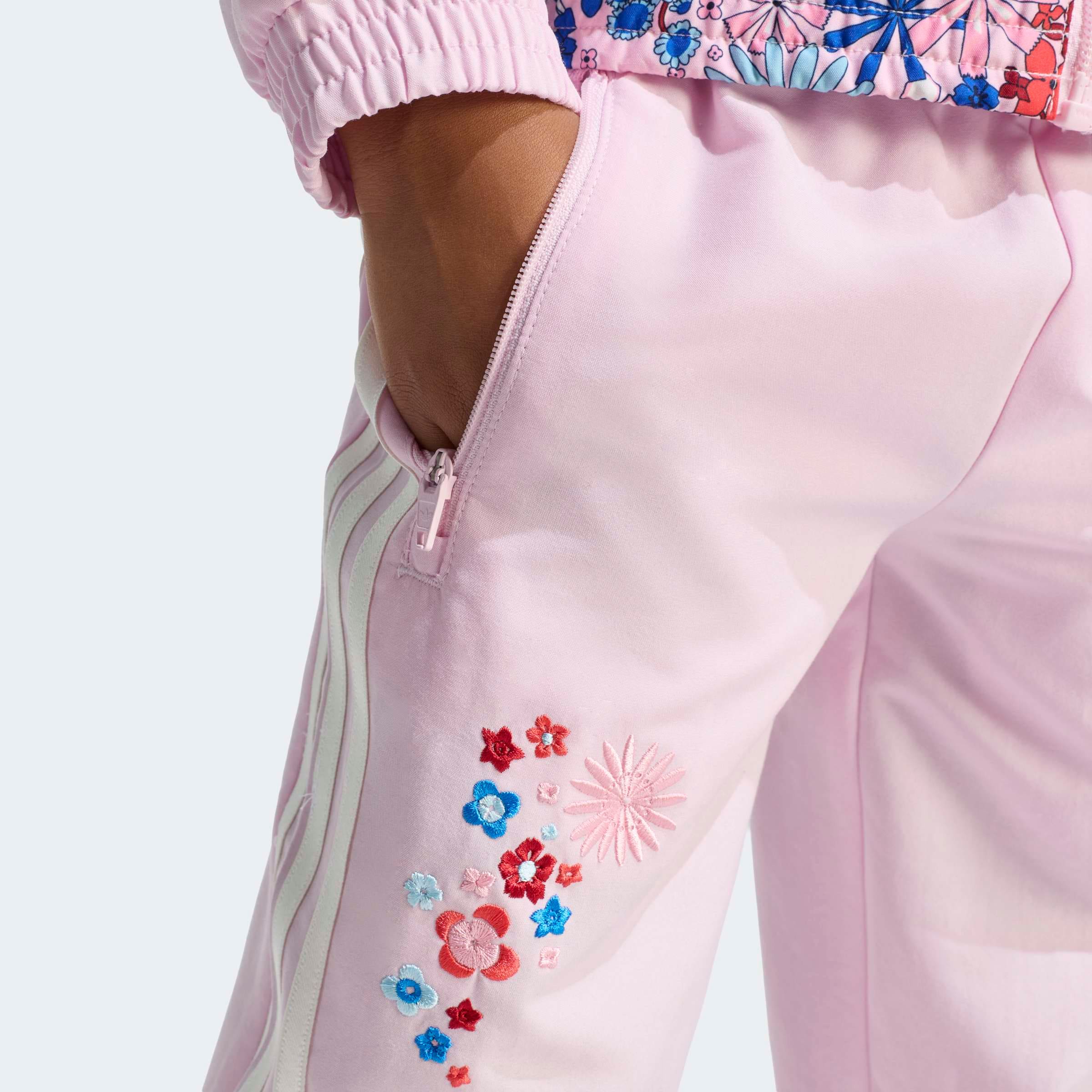 adidas Originals Trainingsanzug »ADIDAS ORIGINALS X LIBERTY LONDON GEWEBTER« 2 tlg. adidas Originals x Liberty London Collaboration