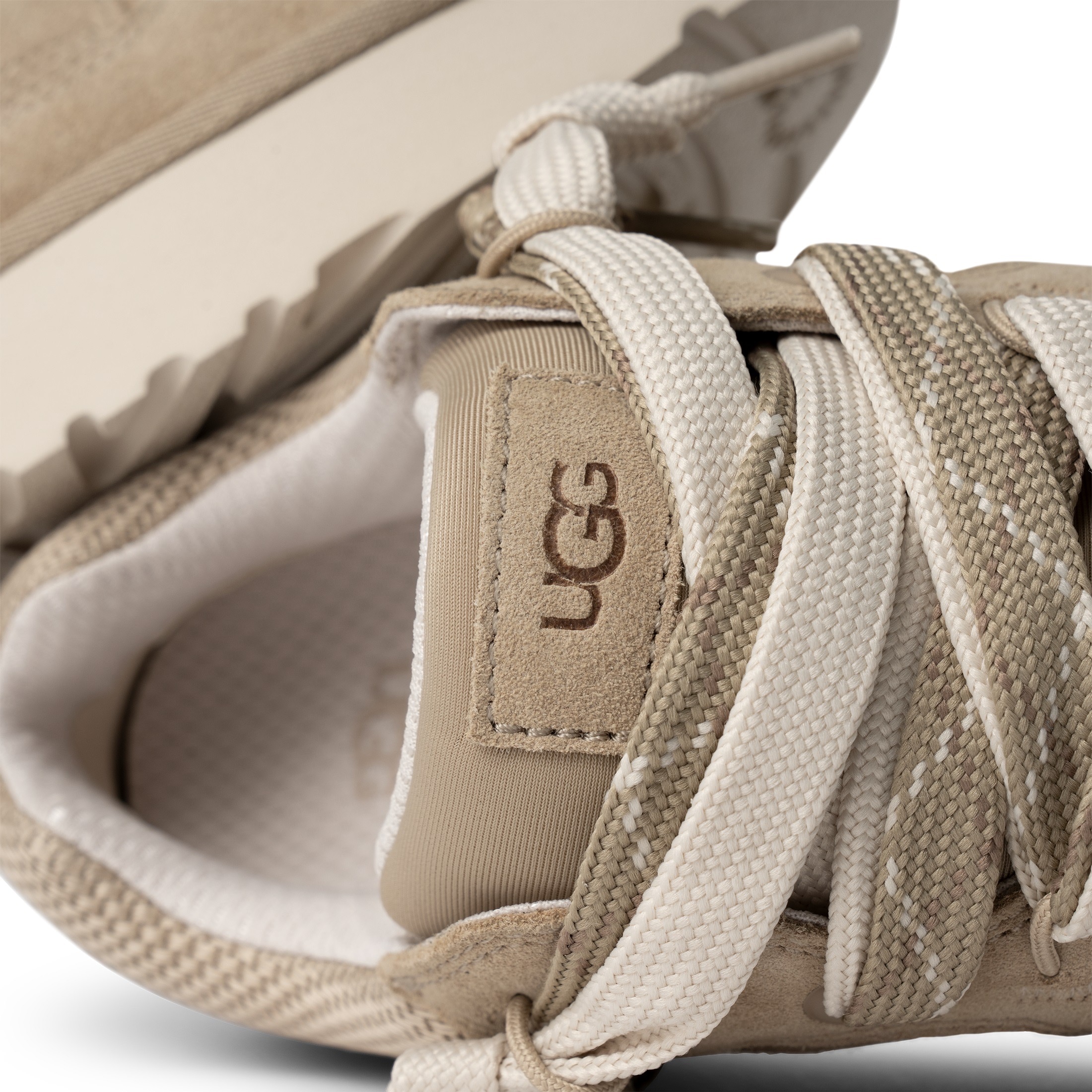 UGG Sneaker »LO LOWMEL«, Schnürschuh, Freizeitschuh mit EVA-Fußbett