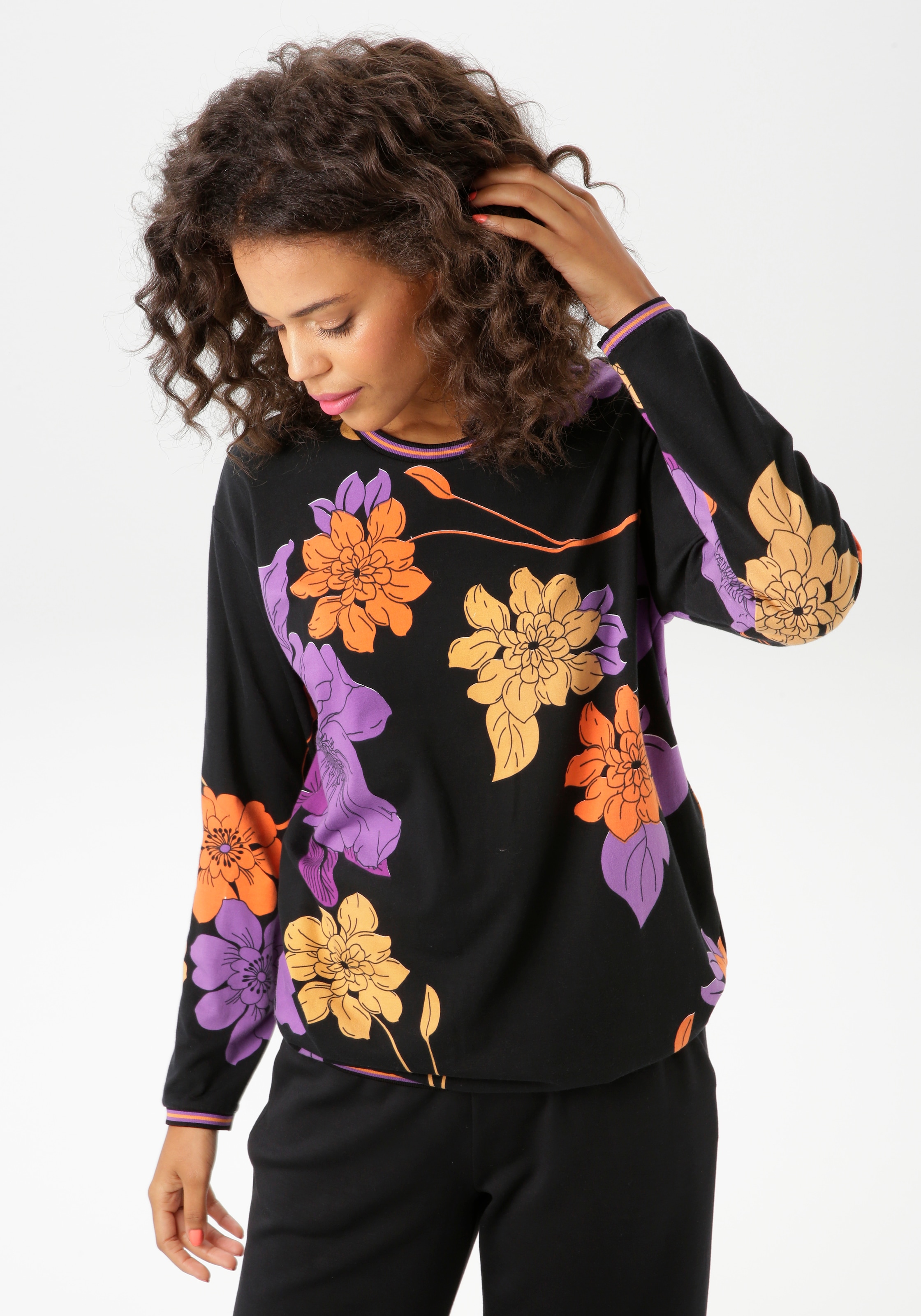 Aniston CASUAL Sweatshirt, mit großflächigen Blumen bedruckt