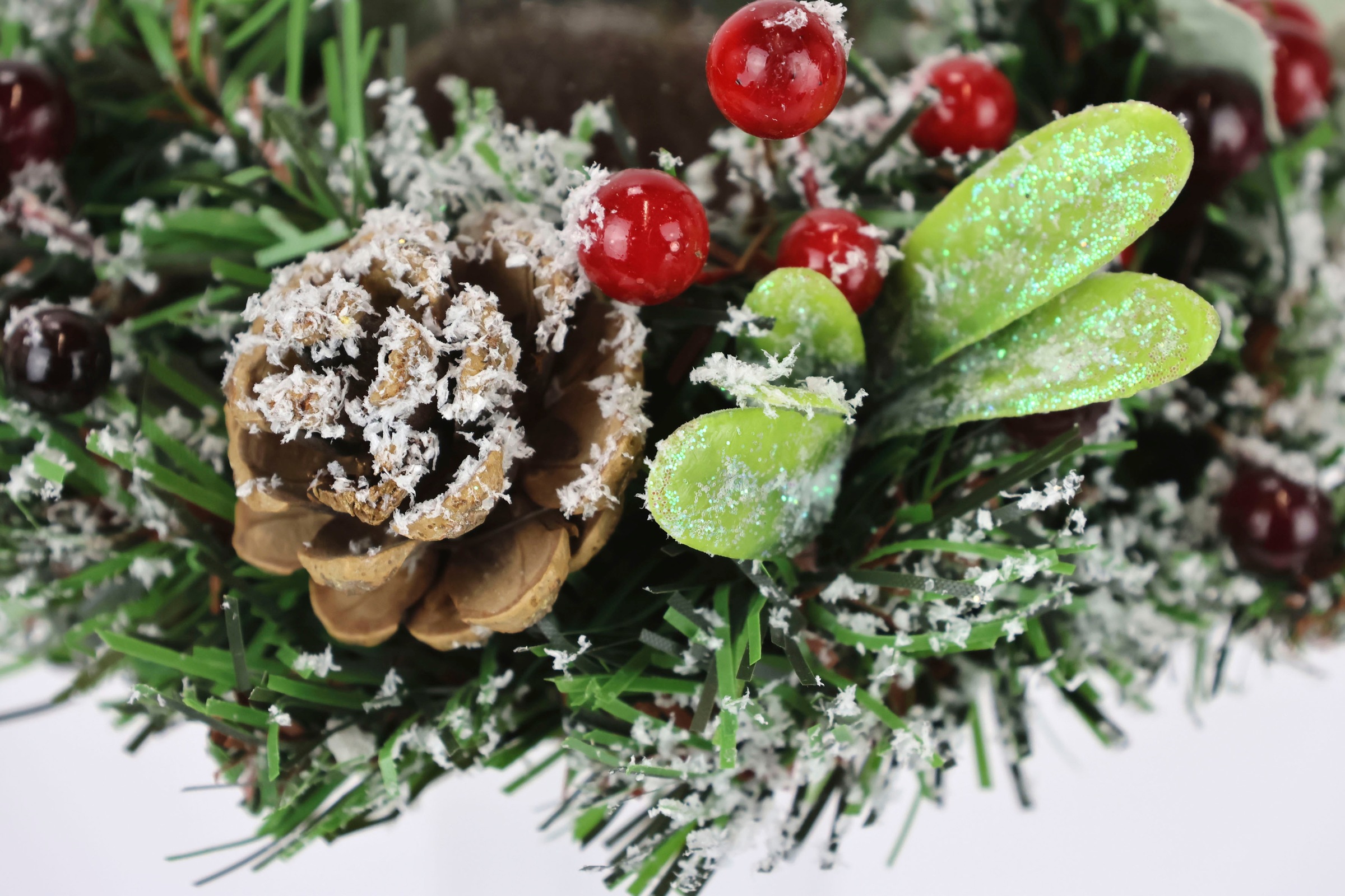 I.GE.A. Teelichthalter »Weihnachtsdeko, Kerzenhalter«, (Set, 2 St.), mit Zapfen, Beeren und Mistel beschneit, inkl. Glaseinsatz, Ø 15 cm