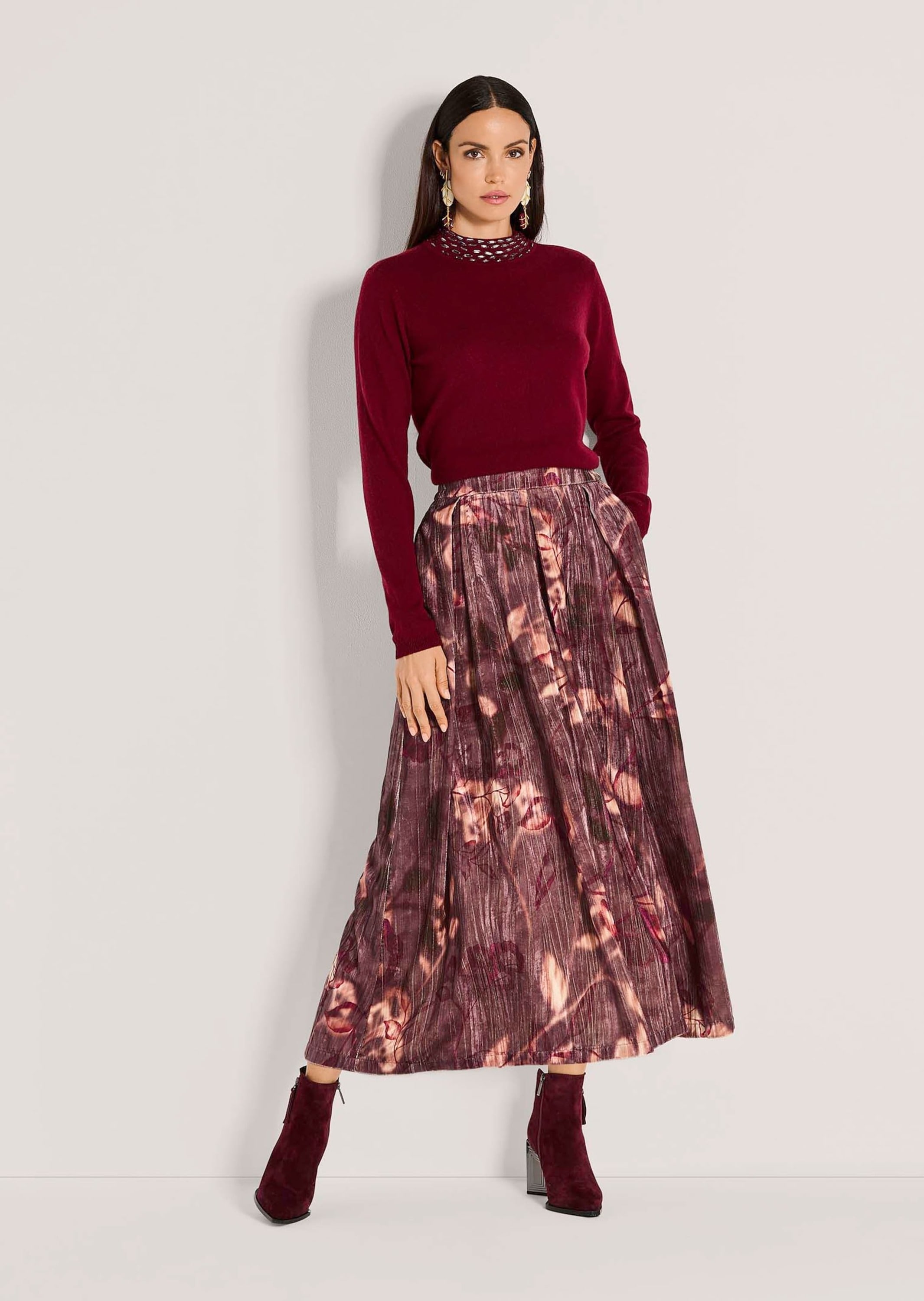 MADELEINE Midirock »Samtrock Eleganter Midirock mit floralem Design« Samtrock in Midilänge mit floralem Print