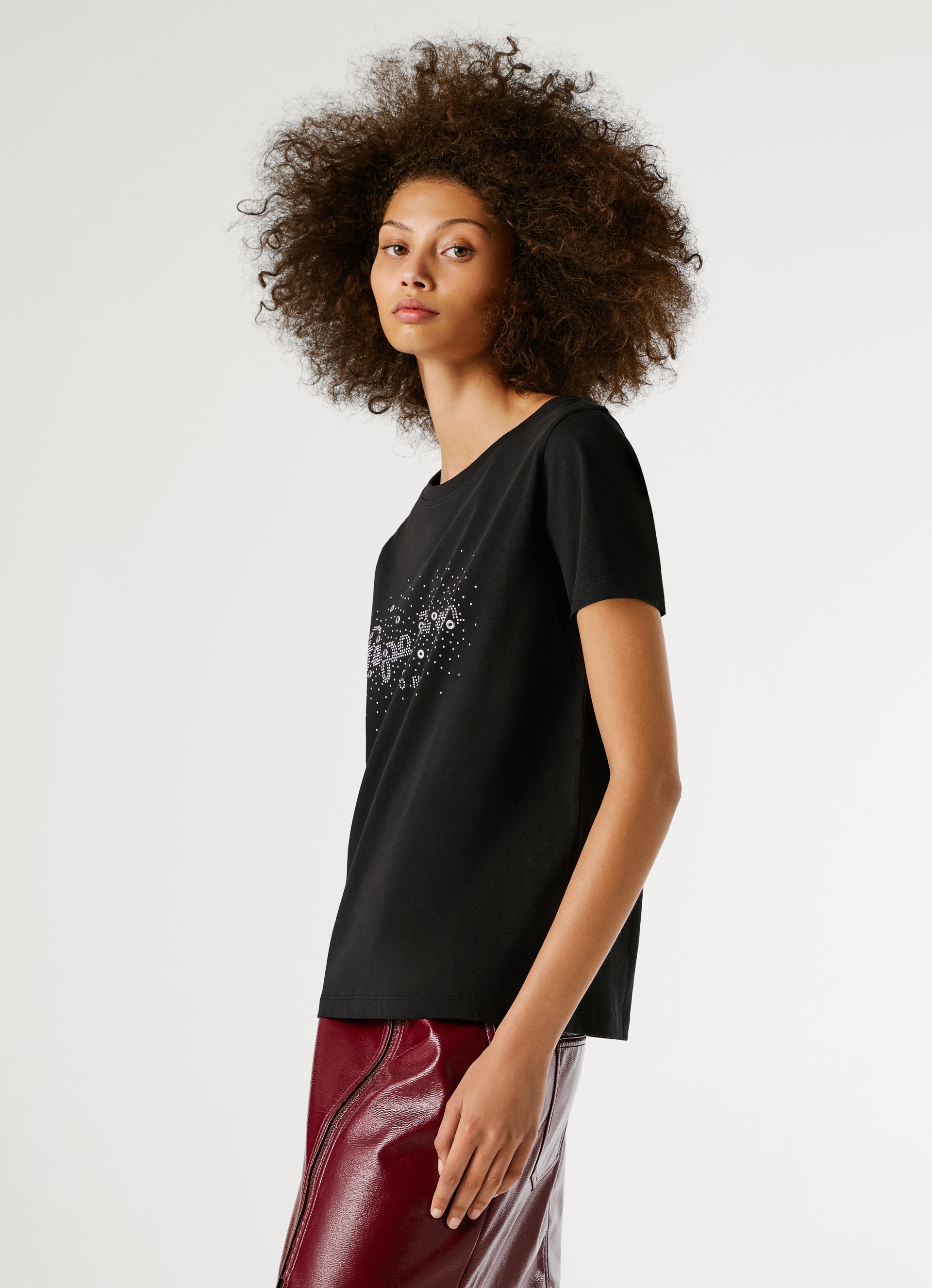 Pepe Jeans T-Shirt »BRADY« mit Rundhals, Nietenapplikation