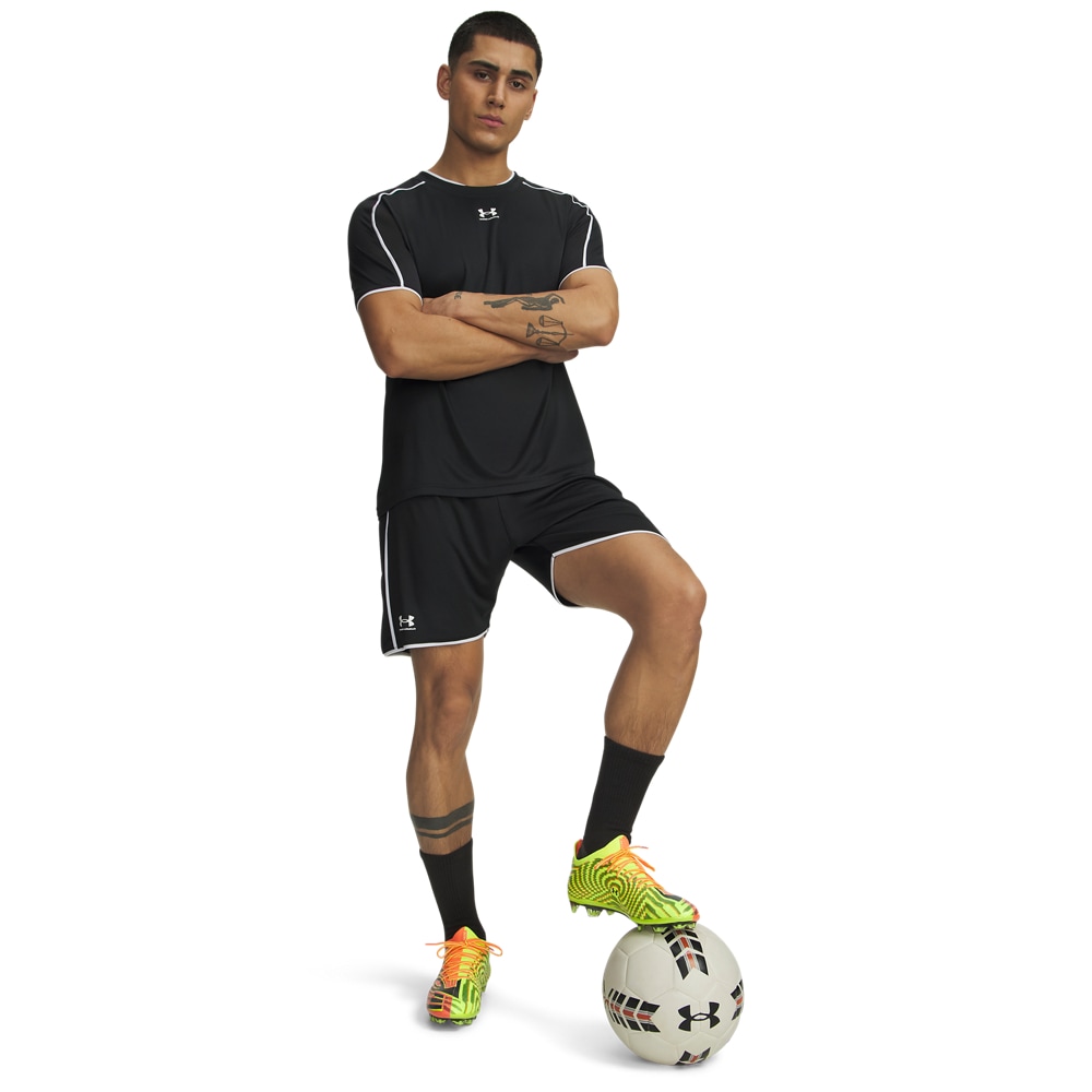 Under Armour® Trainingsshorts »UA M CHALLENGER TRAIN SHORT«  für vielseitige Aktivitäten, leichtes Material, Sportmode-Design