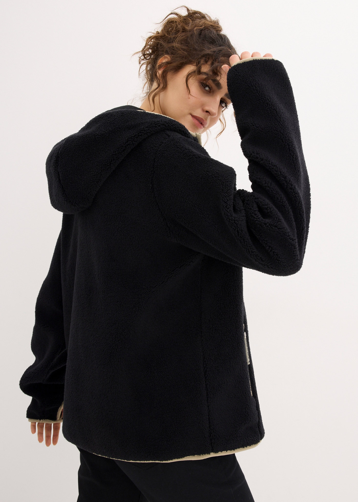 bonprix Fleecejacke mit Kapuze Winterjacke mit Teddy-Fleece und Kapuze