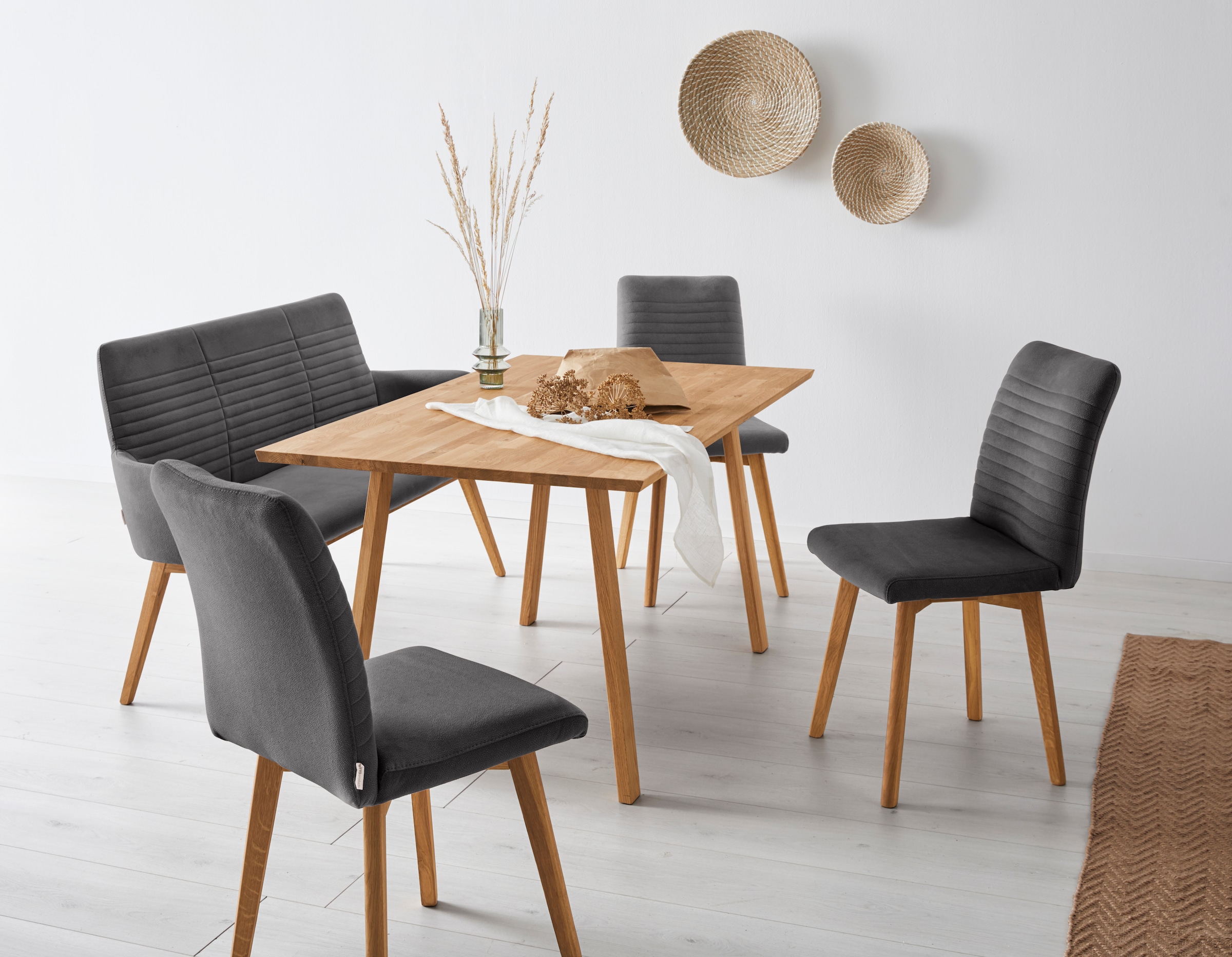 OTTO products Sitzbank »Alessja«, (1 St.), Breite 160 cm, Bezug aus  Microfaser, Gestell aus Eiche Massivholz online kaufen | Sitzbänke