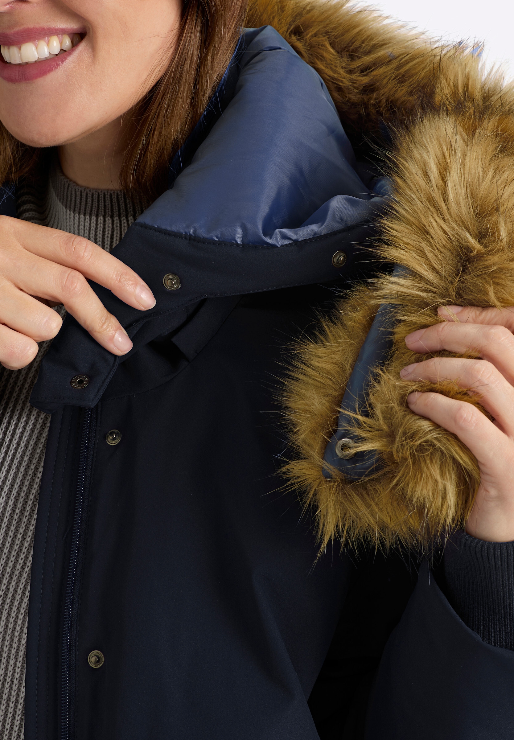 Sheego Parka »Mantel Mantel mit 3-in-1-Funktion« Abnehmbare Kapuze