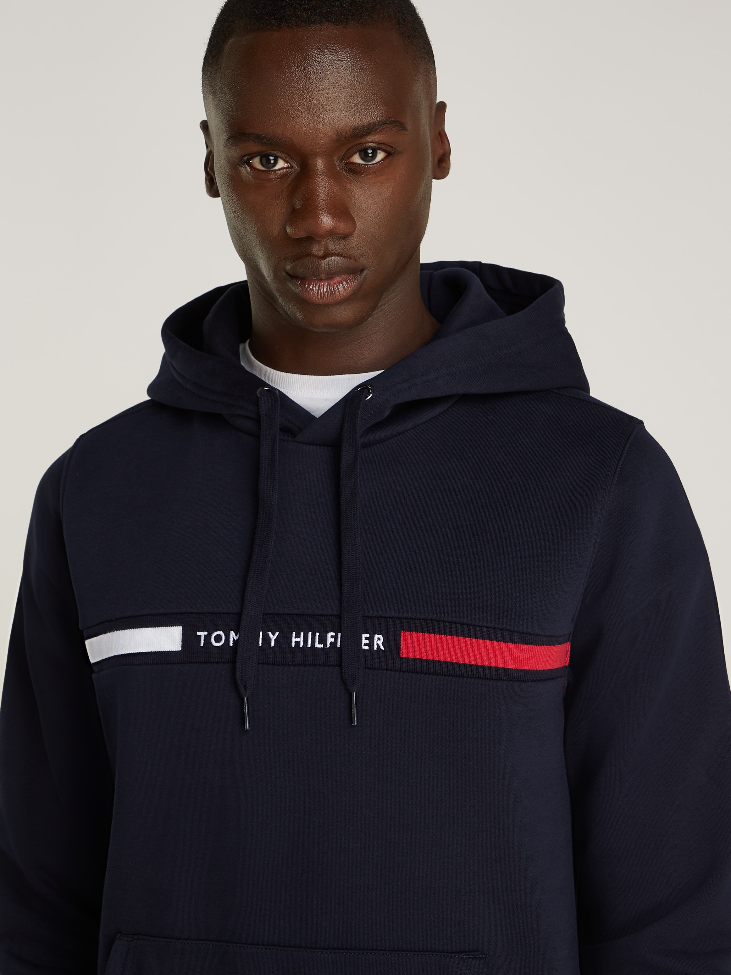Tommy Hilfiger Kapuzensweatshirt »HILFIGER CHEST INSERT HOODY«, mit Kapuze, Kängurutasche, Logoschriftzug