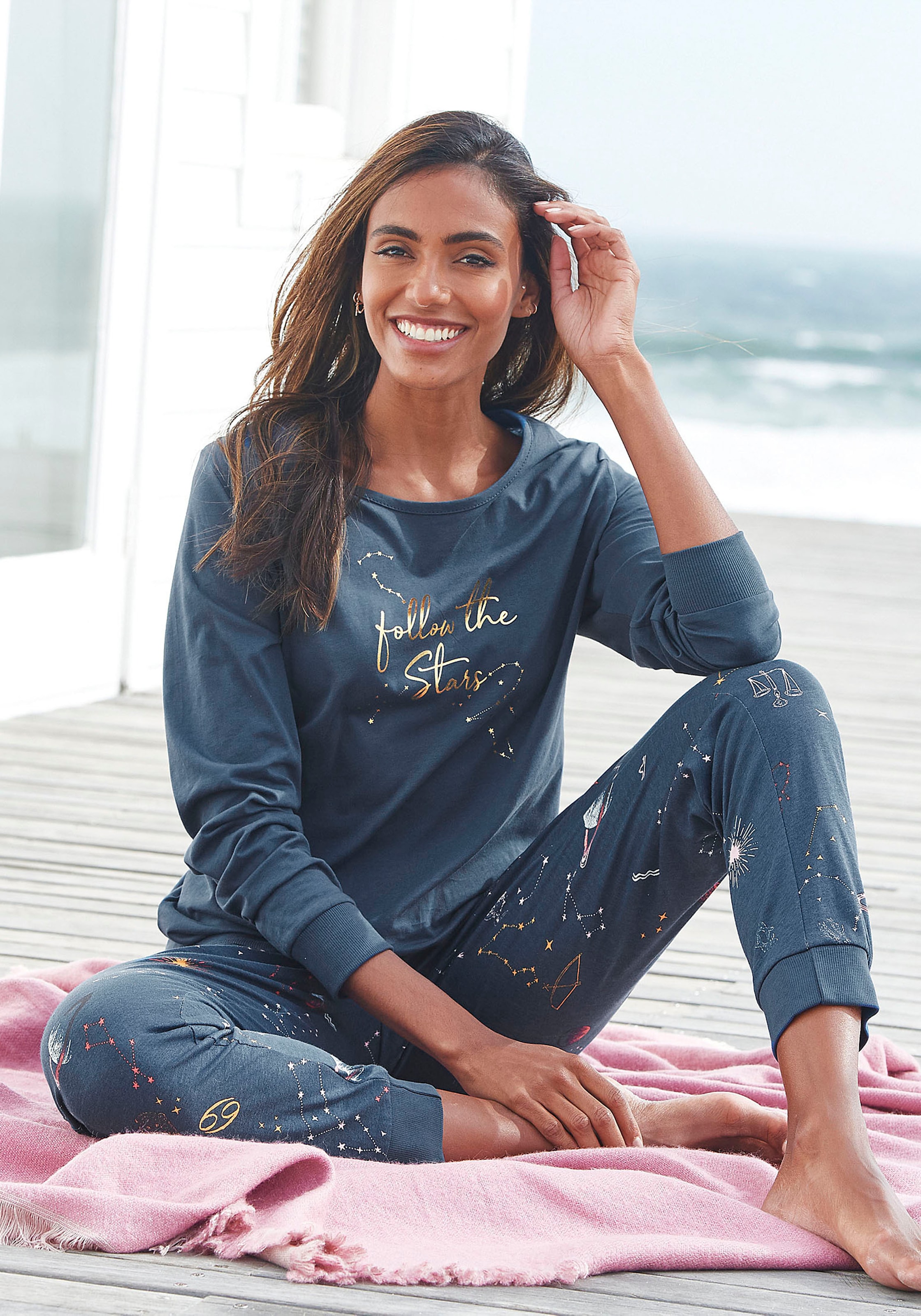 Vivance Dreams Pyjama, (2 tlg.), mit Galaxy-Print