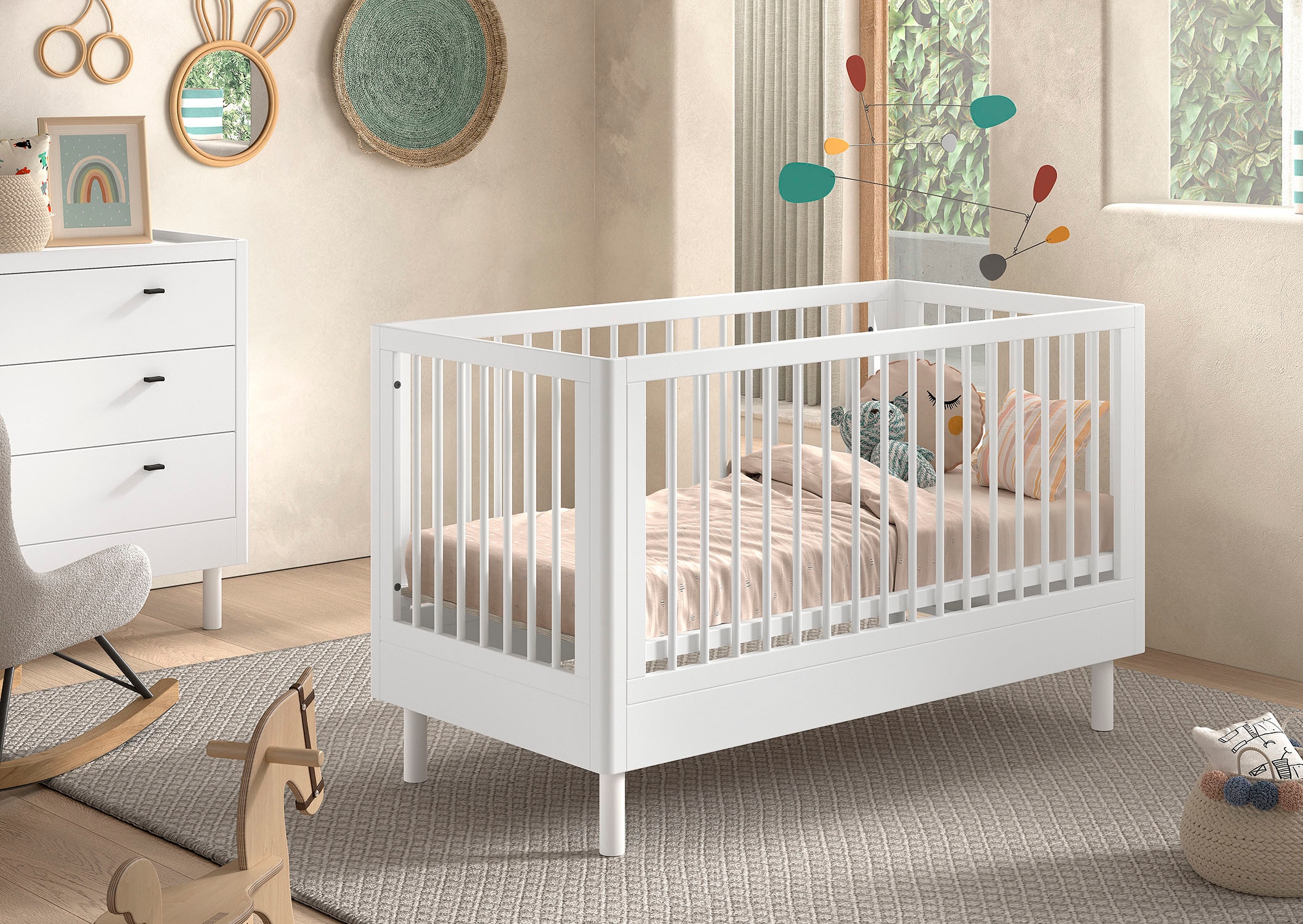 Home affaire Babybett »Forrest, aus massiver Buche weiß lackiert, zeitloses Design«, 3-fach höhenverstellbarer Lattenrost, sehr stabil gebaut