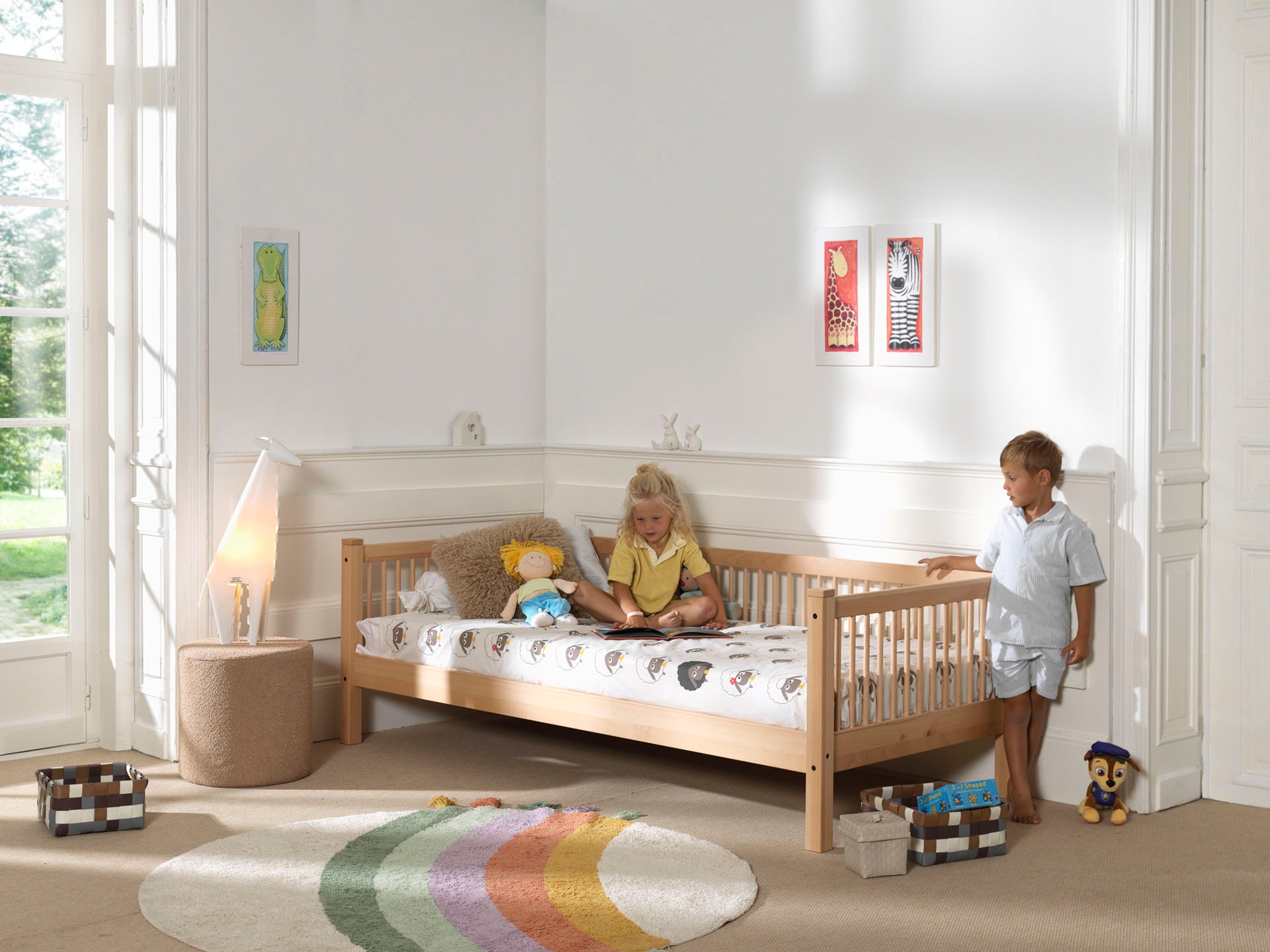 Vipack Daybett »Forrest mit Sprossenumrandung Ideal als Einzel- oder Gästebett« Liegefläche 90/200 cm, inkl. Rolllattenrost, Pfostenstärke  55x55 mm,  stabil und hochwertig gebaut, massiv Buche natur lackiert