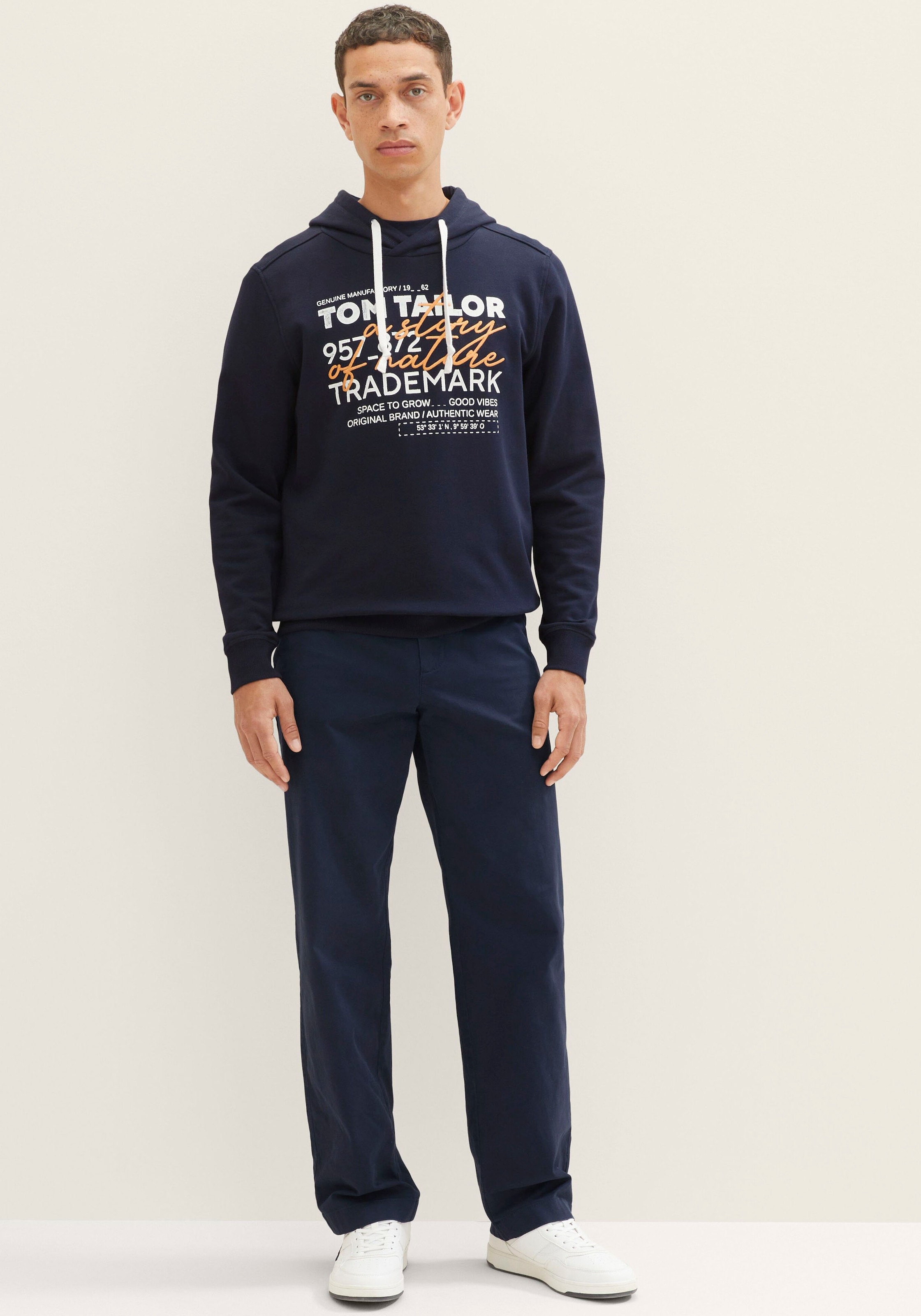 TOM TAILOR Kapuzensweatshirt, mit lässigem Frontprint + Stickerei