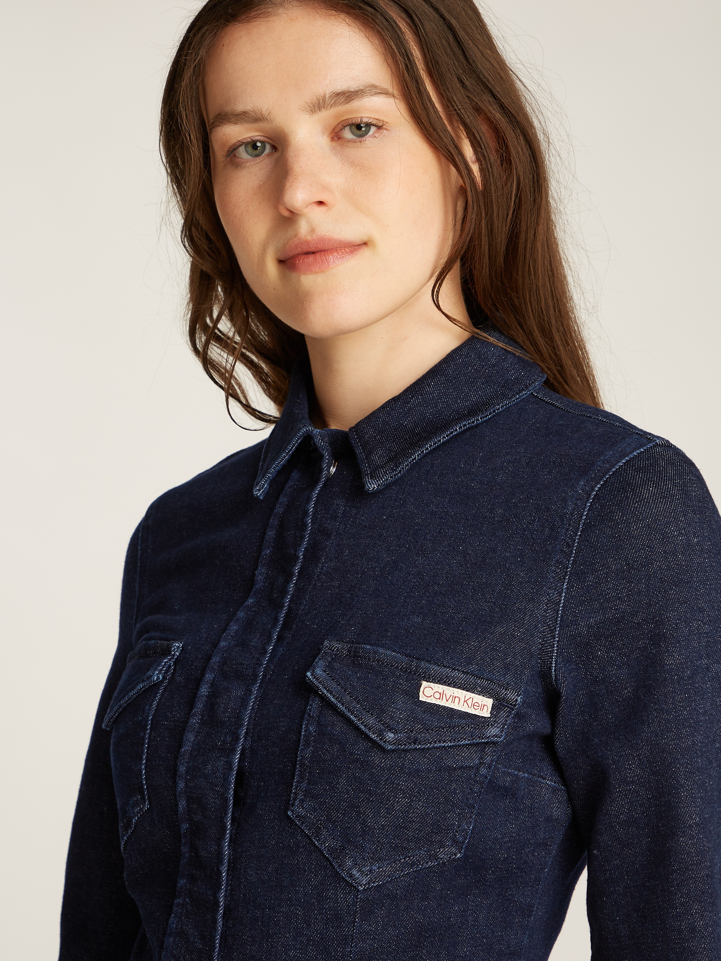 Calvin Klein Jeans Jeanskleid »DARTED LEAN SHIRT DENIM DRESS«, mit Logostickerei