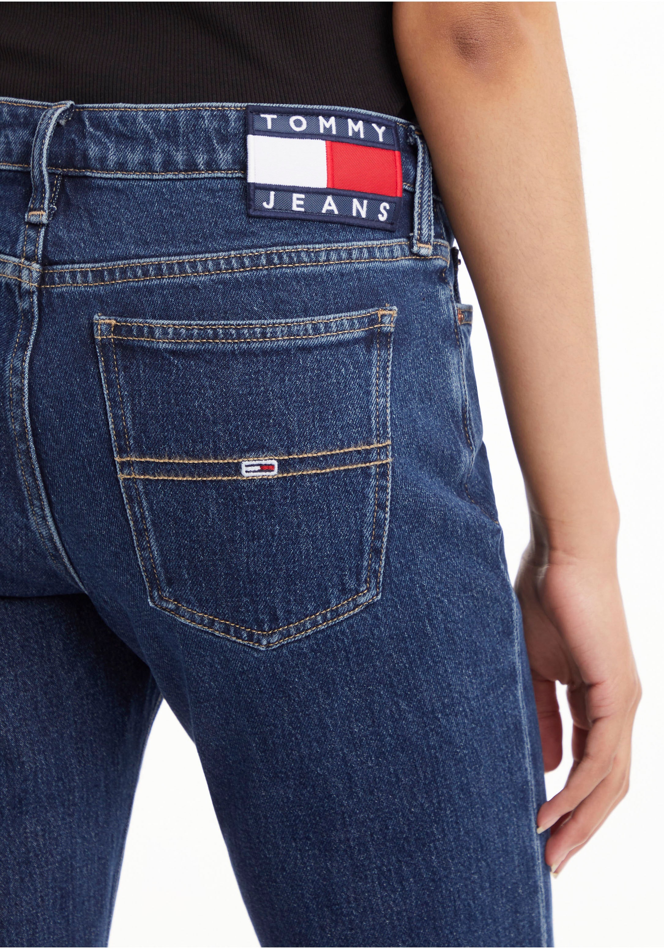Tommy Jeans Schlagjeans, mit Tommy Bund bei Logo-Badge OTTOversand Jeans am