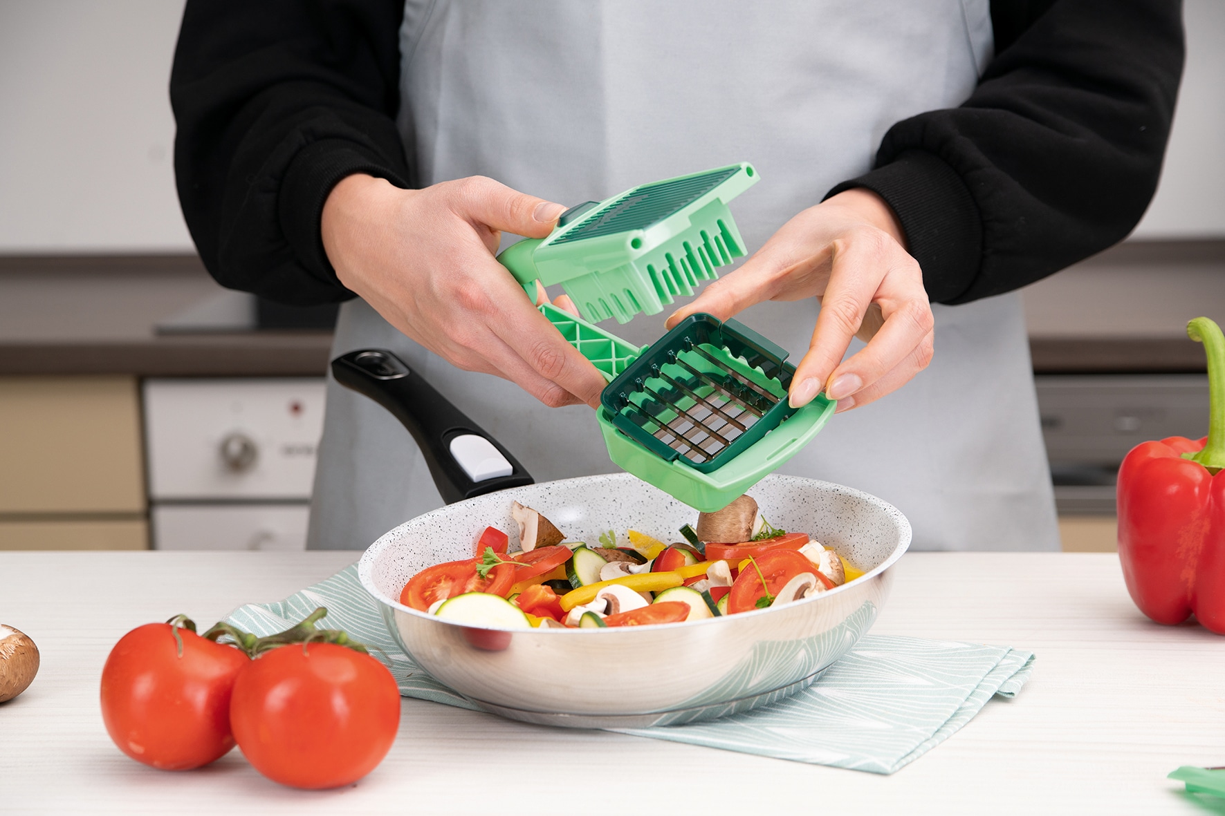 Genius Bratpfanne »Cerafit Mont Blanc 20 cm inkl. Nicer Dicer Quick Professional« Edelstahl 18/10 Set, 13 Stk. tlg. Abnehmbarer Griff, hitzebeständig, spülmaschinengeeignet