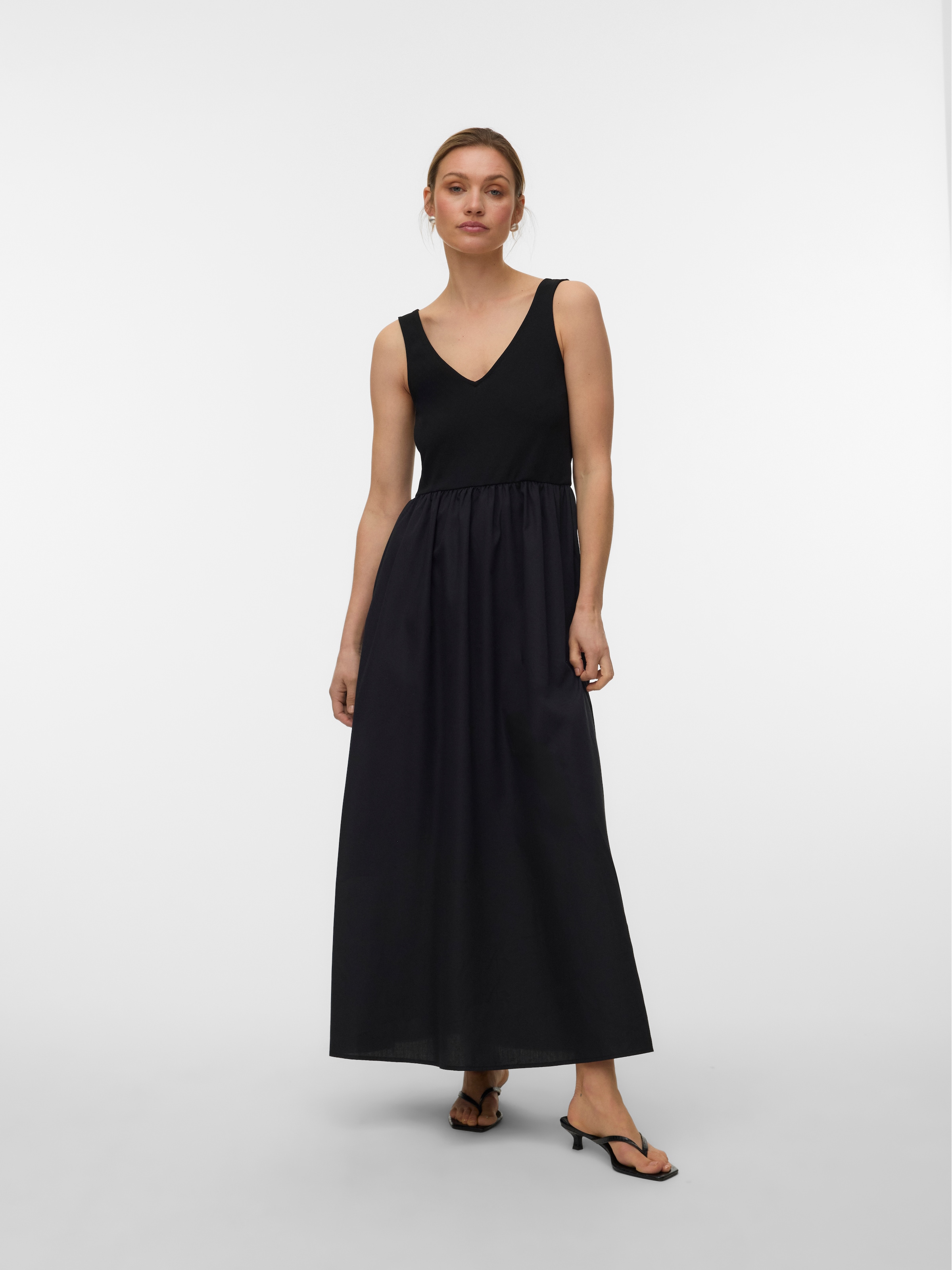 Vero Moda Trägerkleid »VMVALLY SL LONG DRESS JRS NOOS« Materialmix, locker geschnitten, V-Ausschnitt