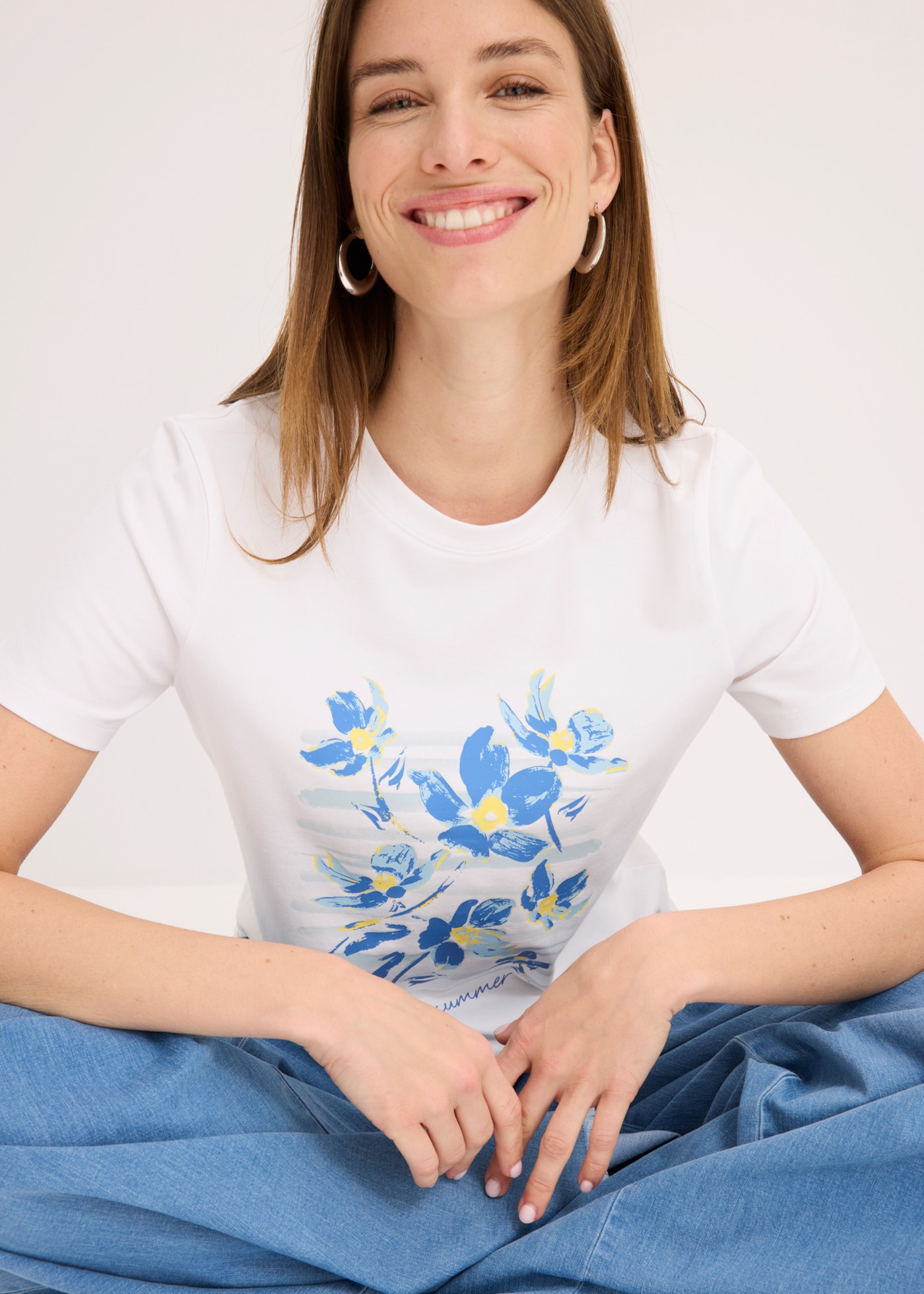 bonprix T-Shirt bequeme Passform, aus Baumwolle und Elasthan, Kurzarm-Design