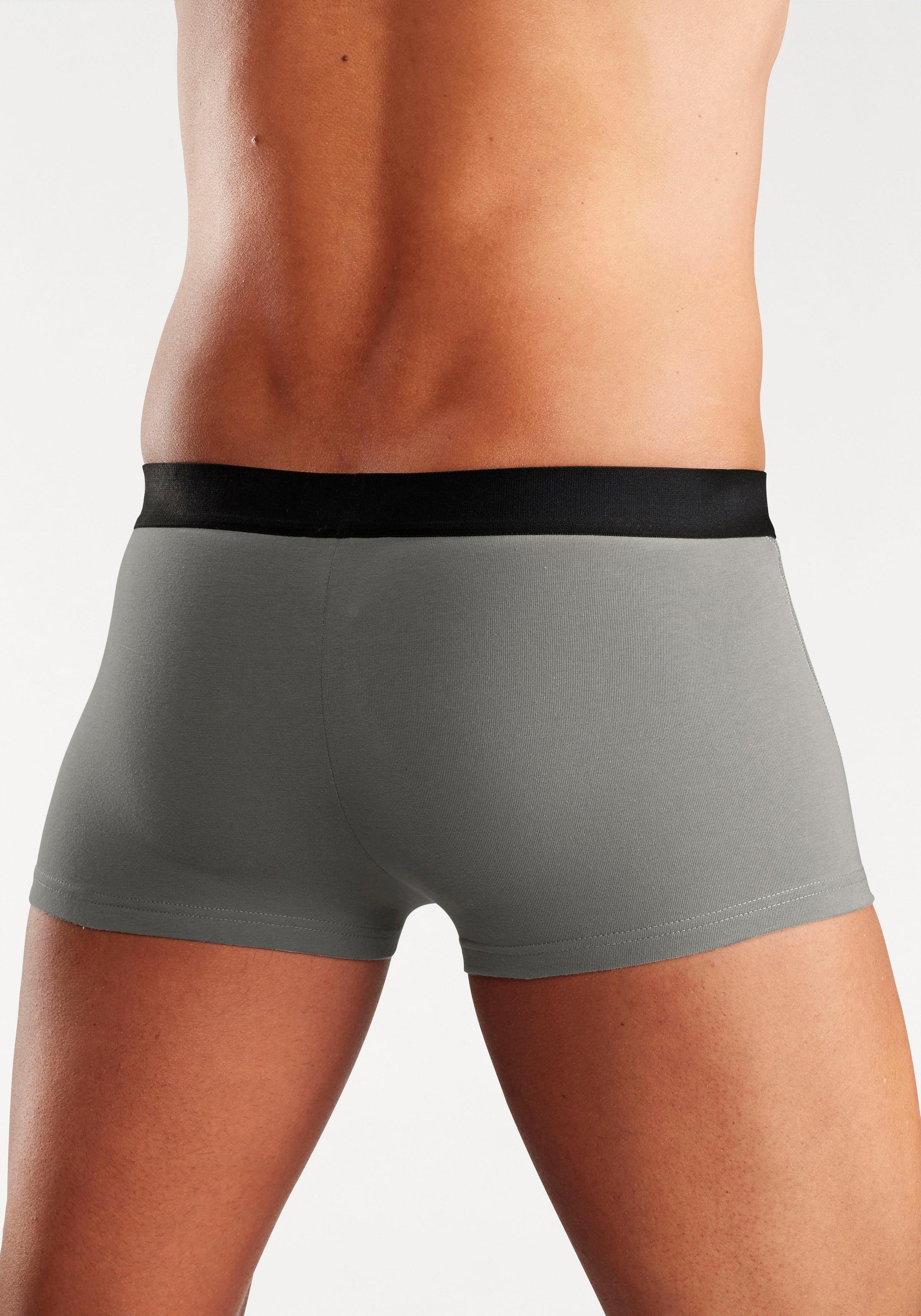 Bruno Banani Boxershorts, (Packung, 4 St.), in Hipster-Form mit Logo Webbund