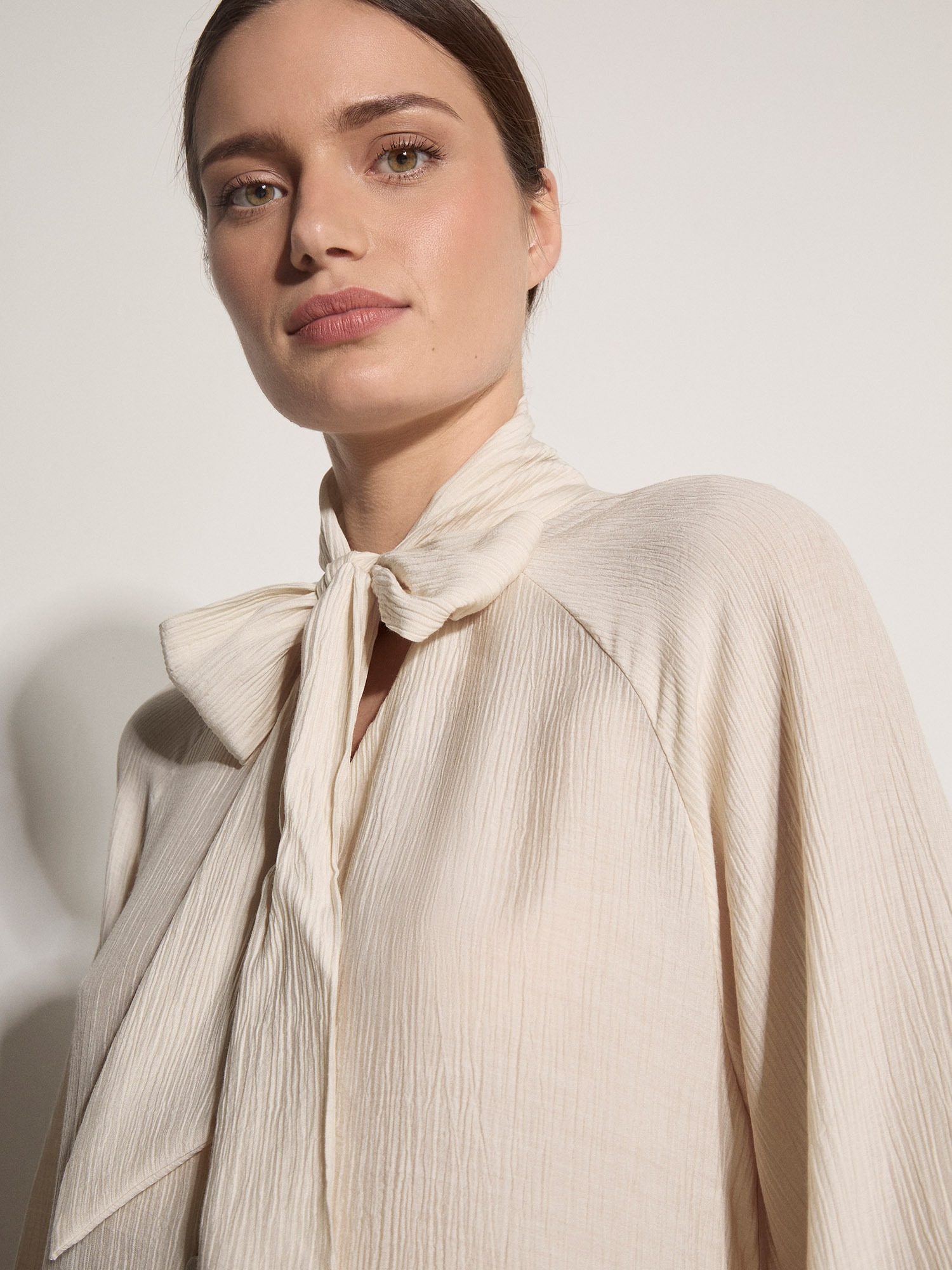 Apricot Klassische Bluse »Strukturierte Bluse« mit Schleifenkragen