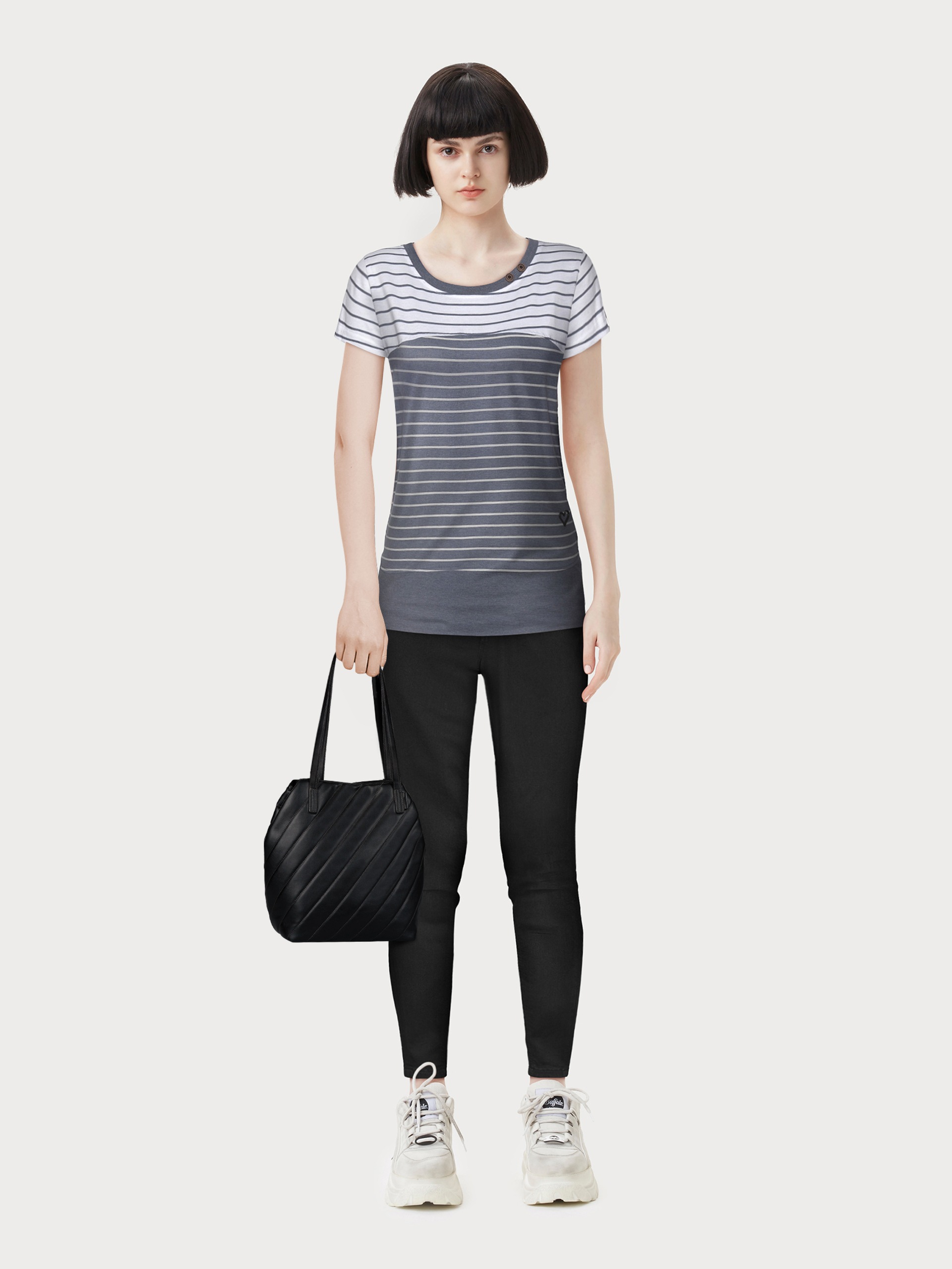 Tommy Jeans Skinny-fit-Jeans »Nora Mid Rise Skinny Fit«, mit Tommy Jeans Logo-Badge & Stickereien