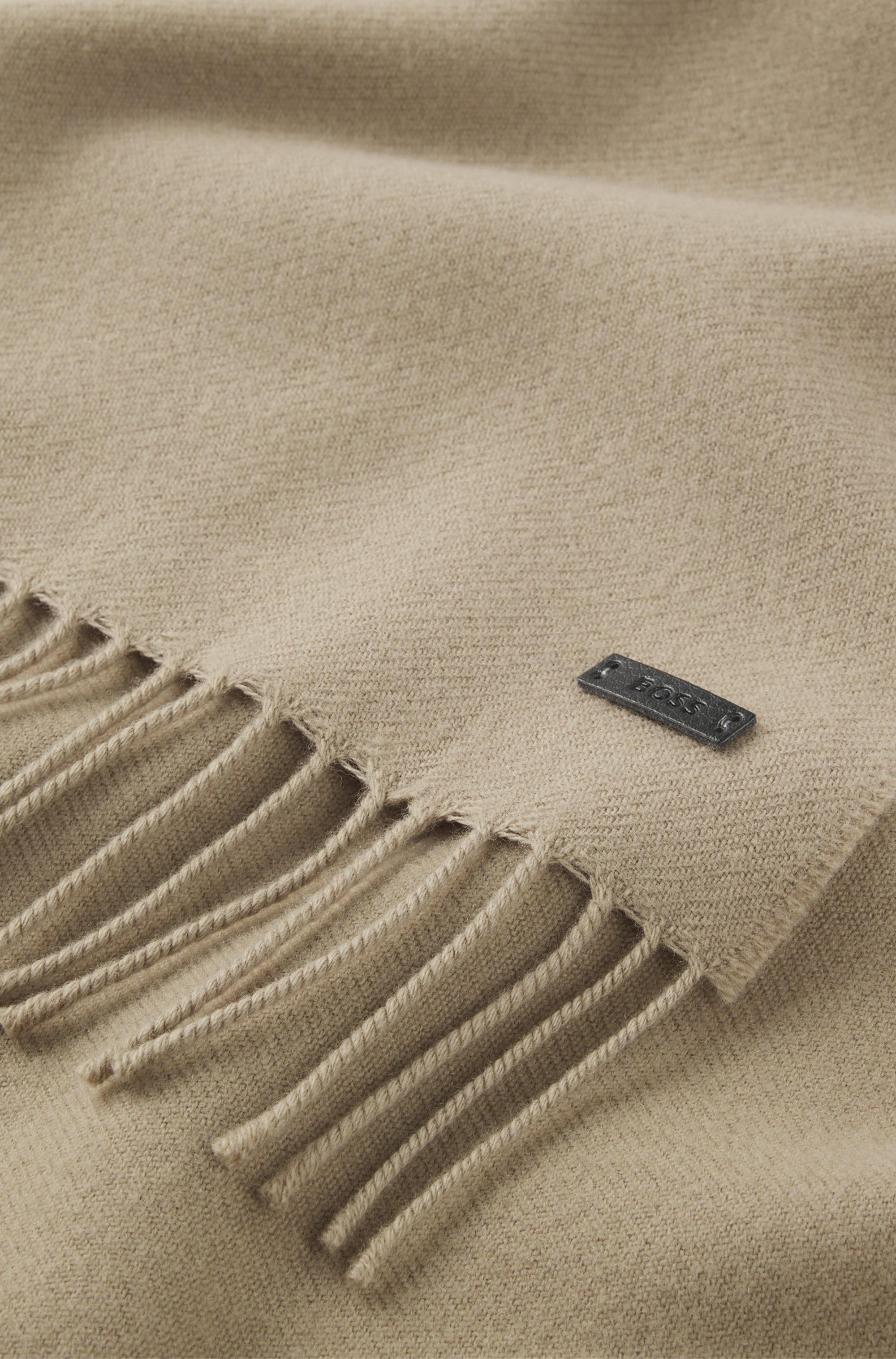 BOSS Wollschal »Naster 35*180« mit gedrehten Fransen, aus Wolle, Lederlabel, Premium Quality