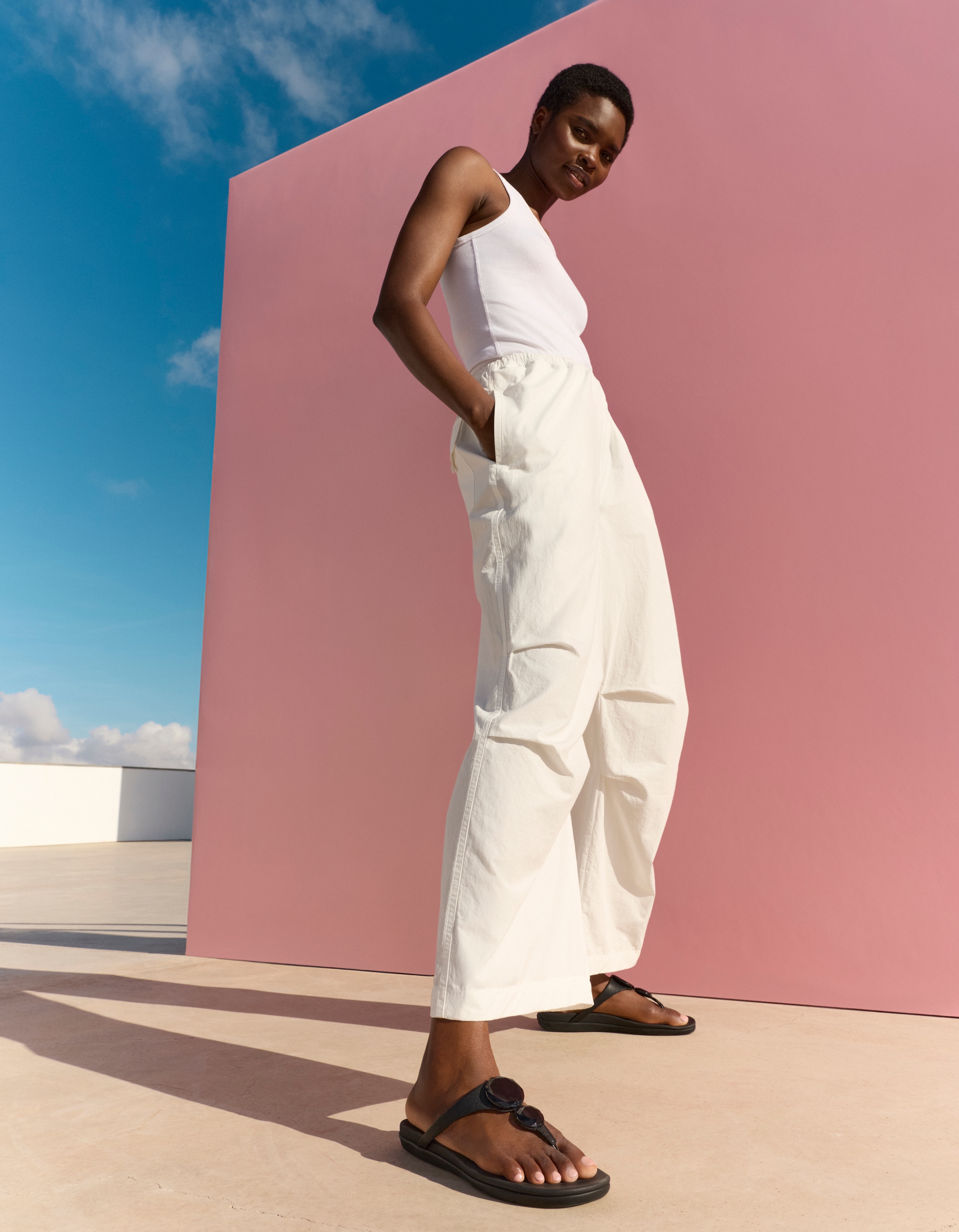 Fitflop Zehentrenner »SOLAY GLOSSY-DISC TOE-POST SANDALS«  Dianette, Sommerschuh mit Metallic Detail