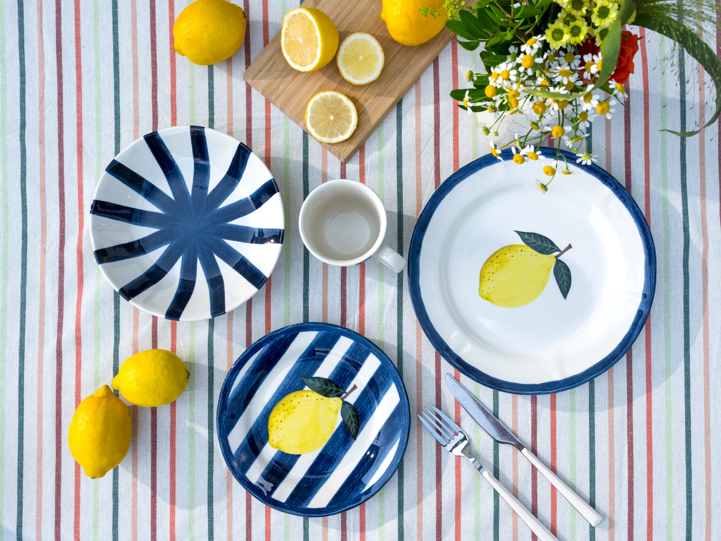 CreaTable Kombiservice »Summer Stripes, Service 16-tlg.« Moderne Fahnenform, Frisch- Fröhliche Farbkombination